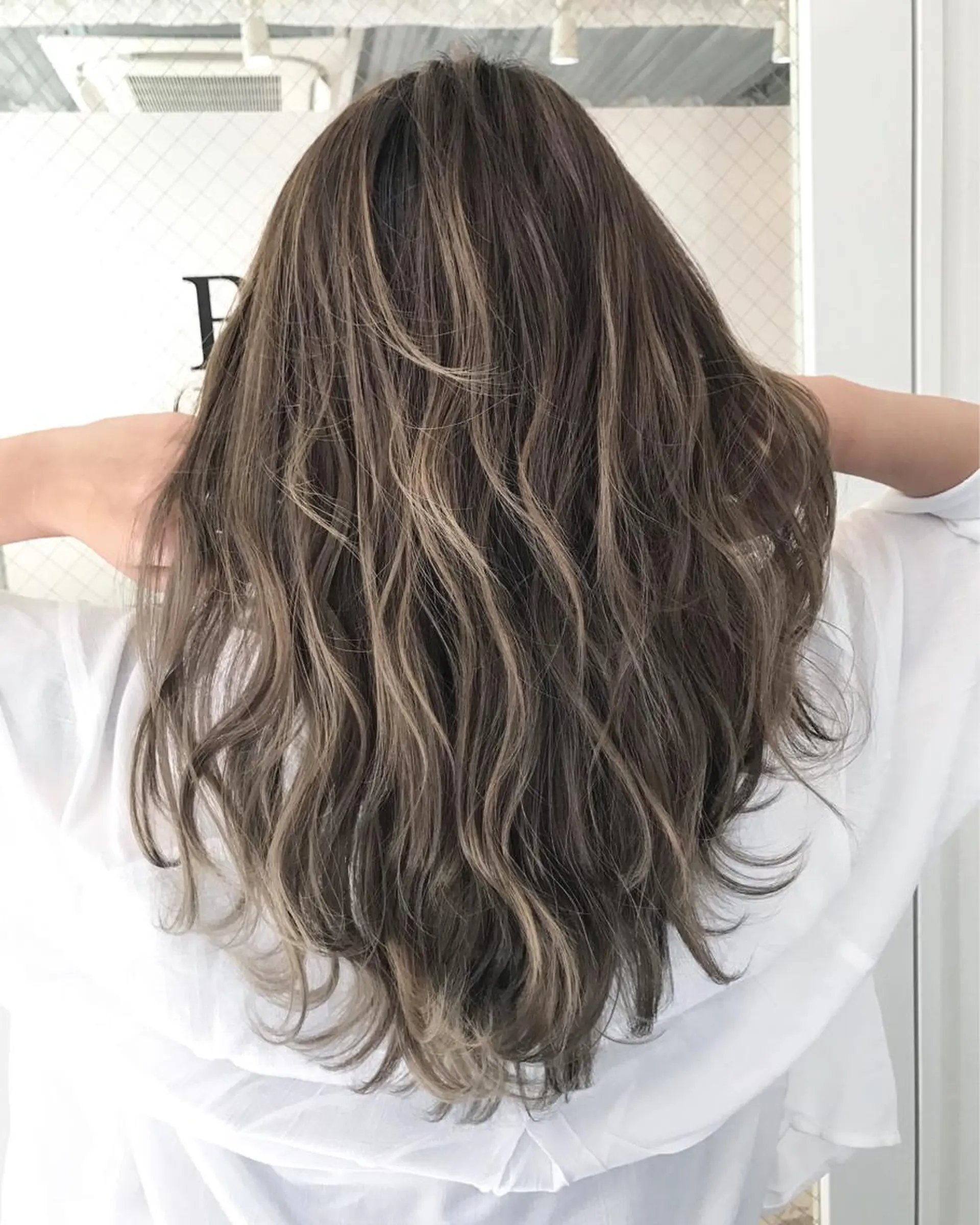 ロング カラー ヘアアレンジ アッシュ アッシュブロンド ブロンド ヘアカラー トリートメント 縮毛矯正 髪質改善寺坂雄飛💐のヘアスタイル