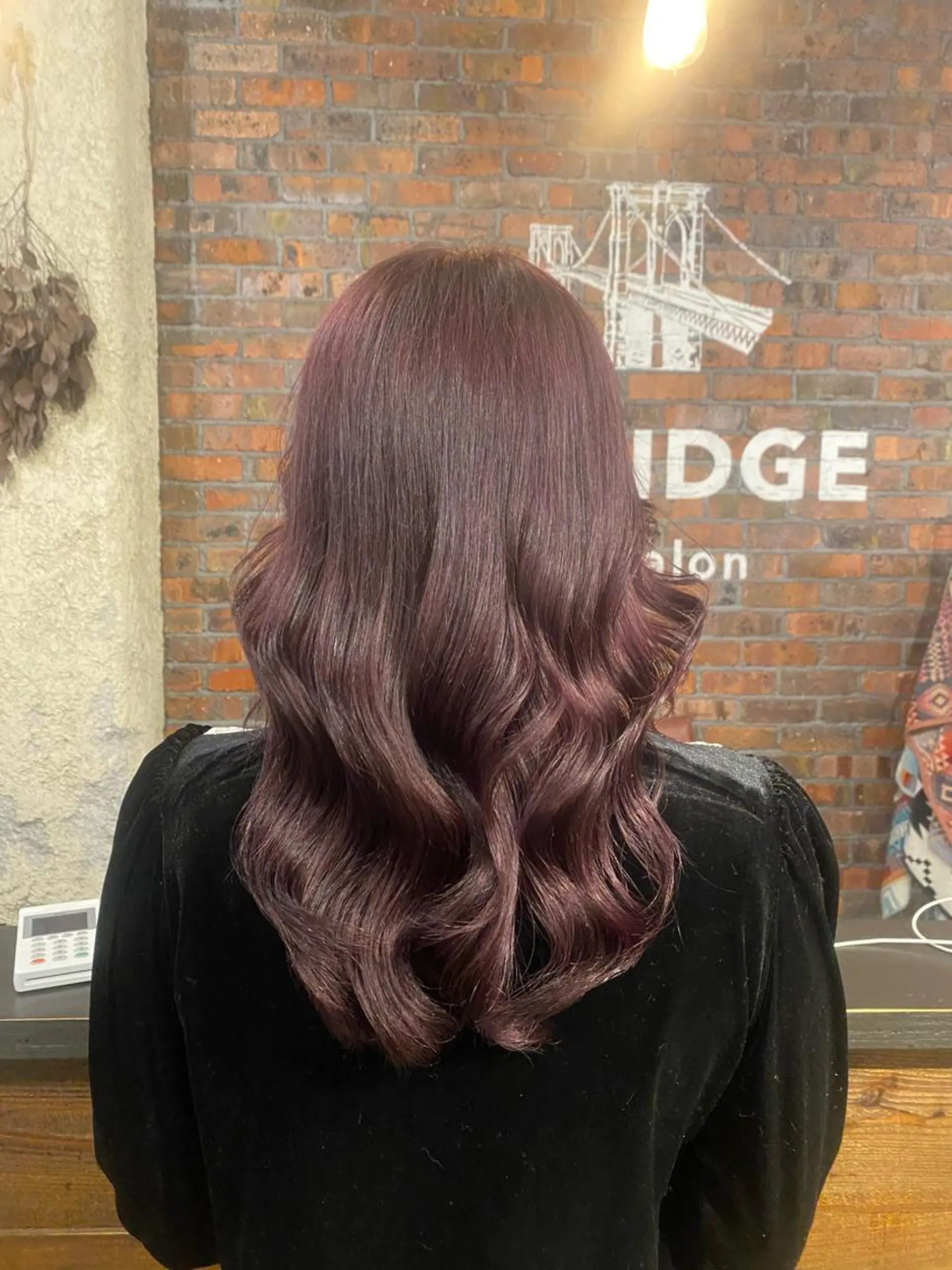 ミディアム パープルカラー the BRIDGE 加藤みのりのヘアスタイル