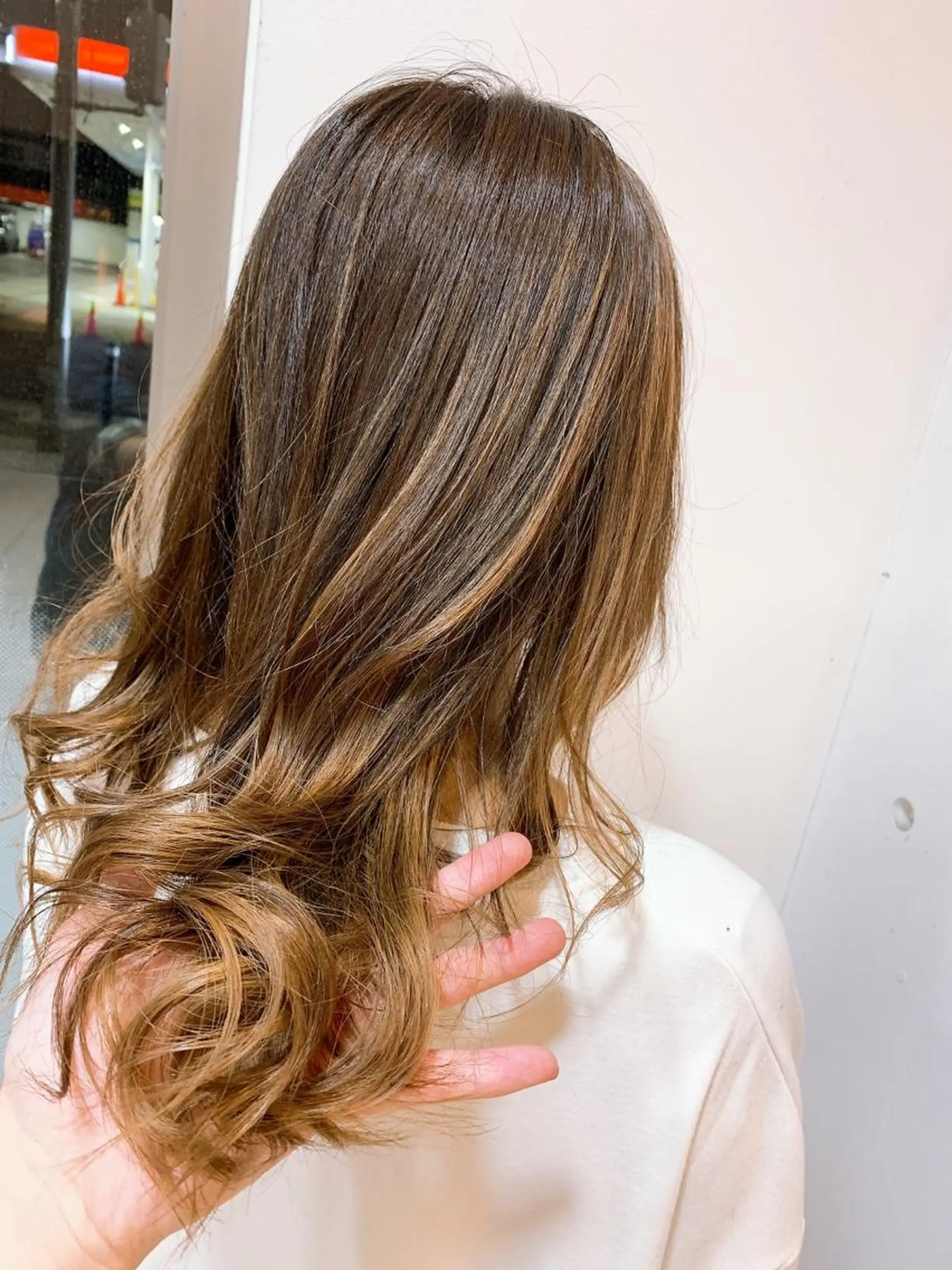 セミロング カラー パーマ ベージュカラー グラデーションカラー カット ヘアカラー トリートメント 白髪ぼかしハイライト 柳川拓哉のヘアスタイル