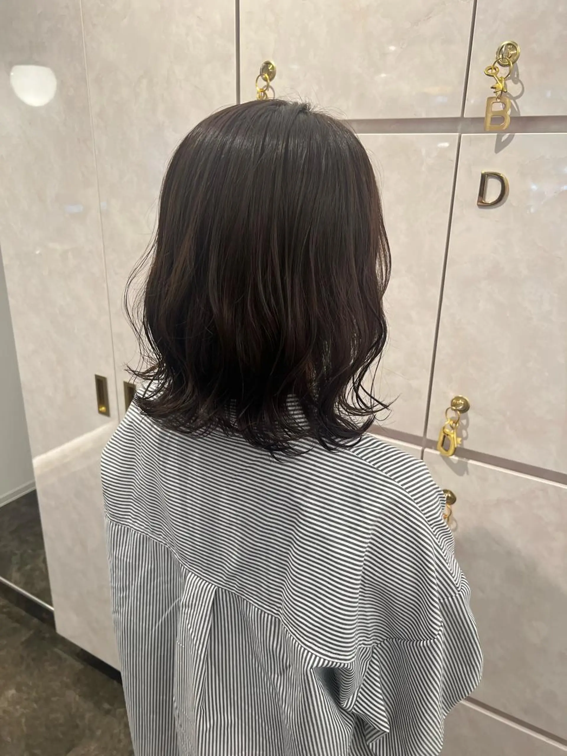 ミディアム カット ヘアカラー 岡野 真歩のヘアスタイル