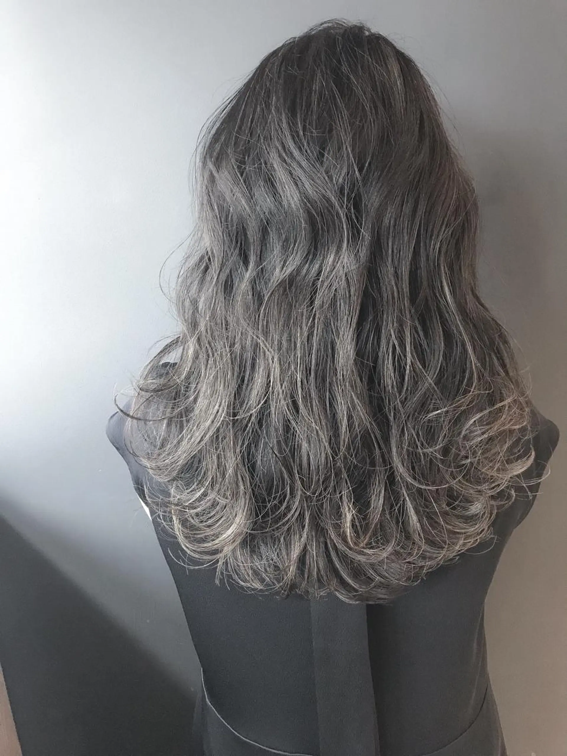 セミロング カラー アッシュ 透明感カラー ハイライトカラー ハイライト ヘアカラー BOX mico.のヘアスタイル