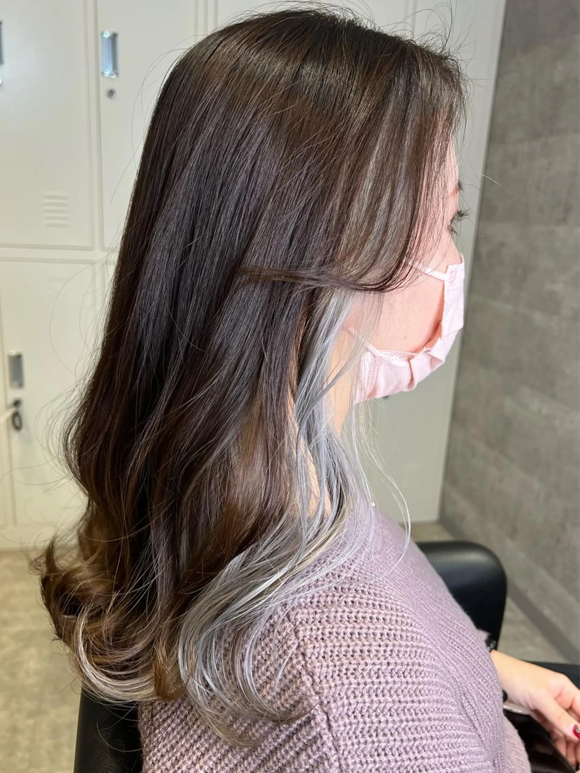 ロング カラー ヘアアレンジ ベージュカラー ブリーチ ダブルカラー ミルクティーベージュ ヨシンモリ hiiko顔まわり カットのヘアスタイル