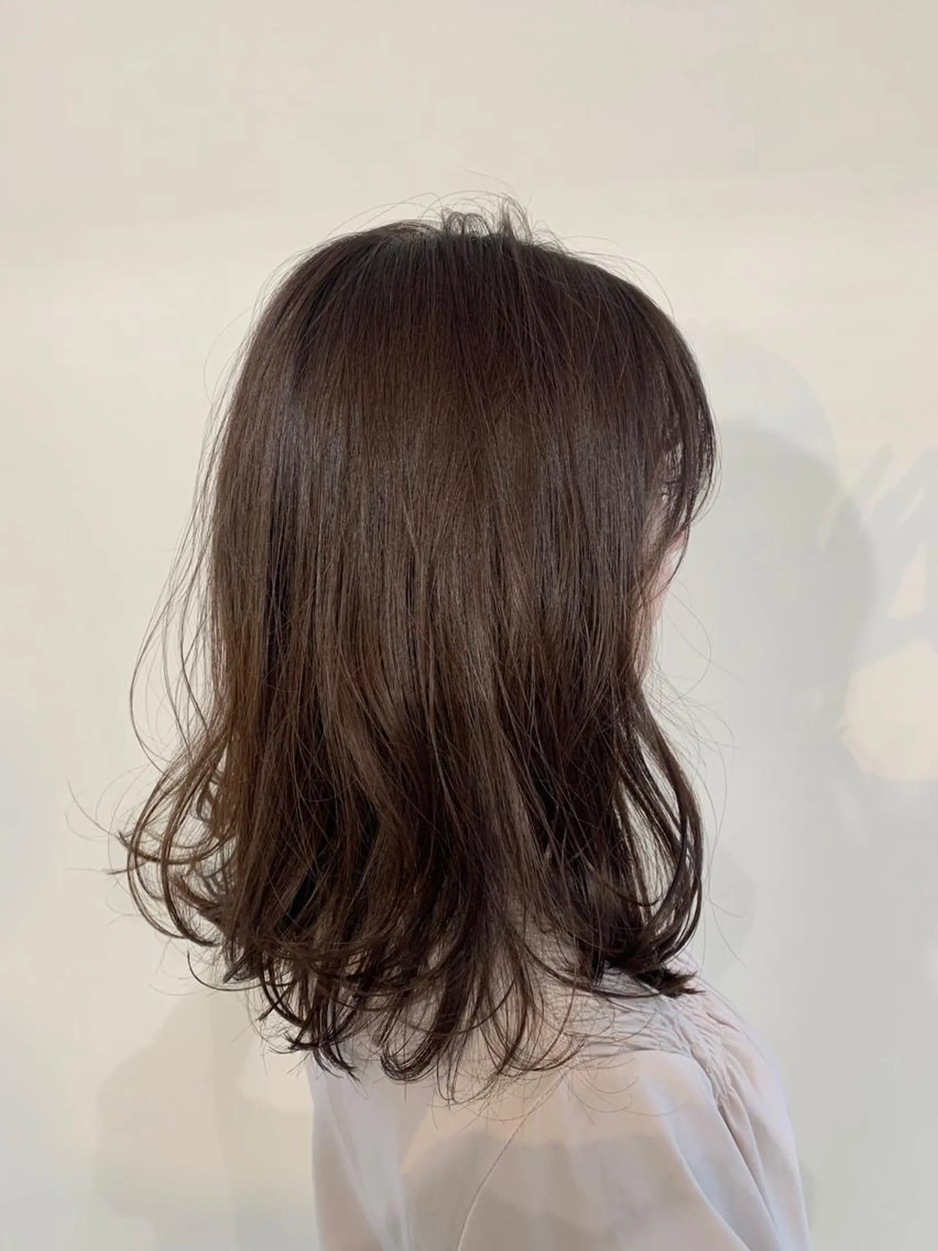 セミロング カラー パーマ ヘアアレンジ グレージュ パープルカラー パープルグレージュ 加藤 綾華のヘアスタイル