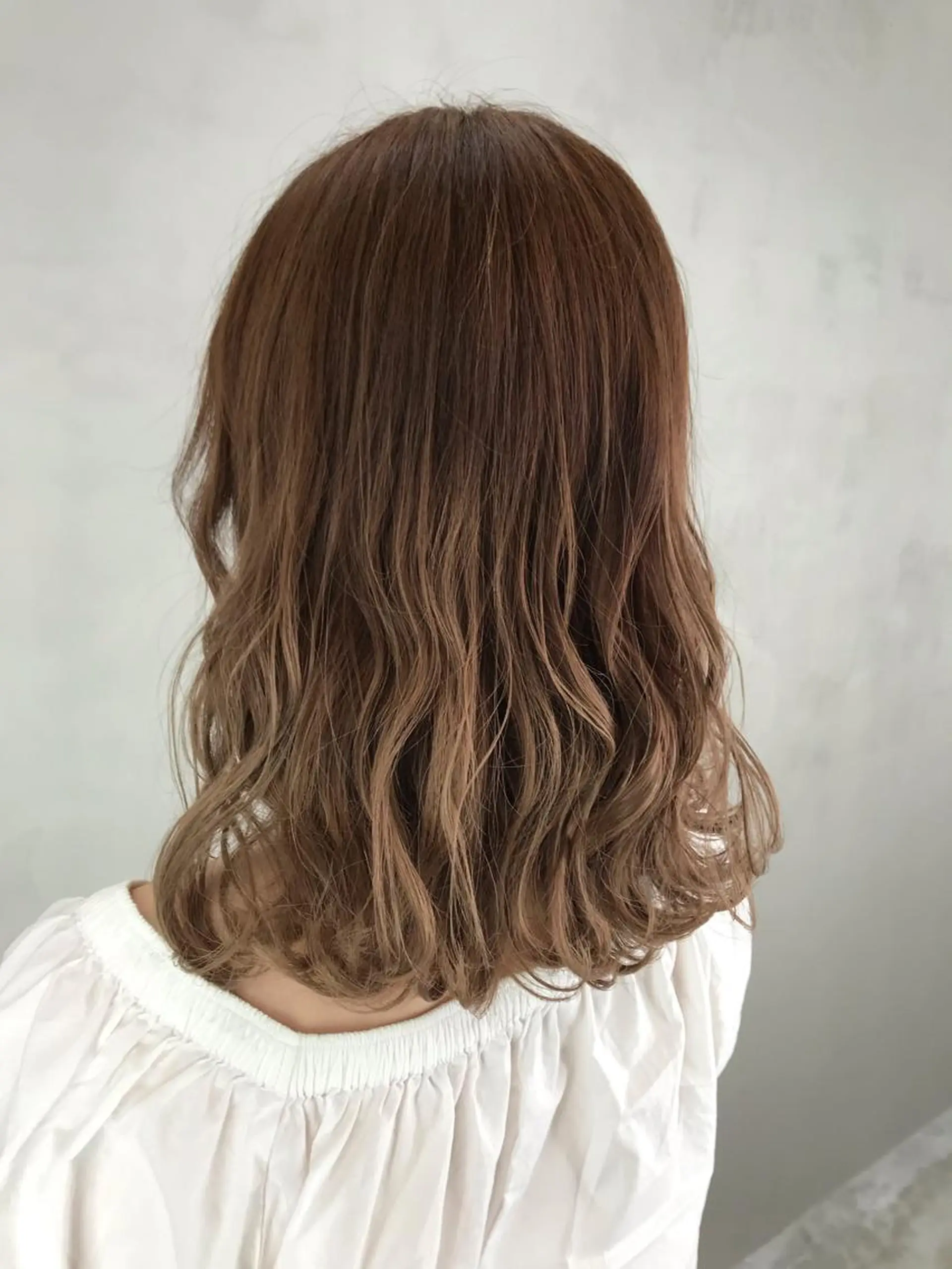 ミディアム アッシュ yui .のヘアスタイル
