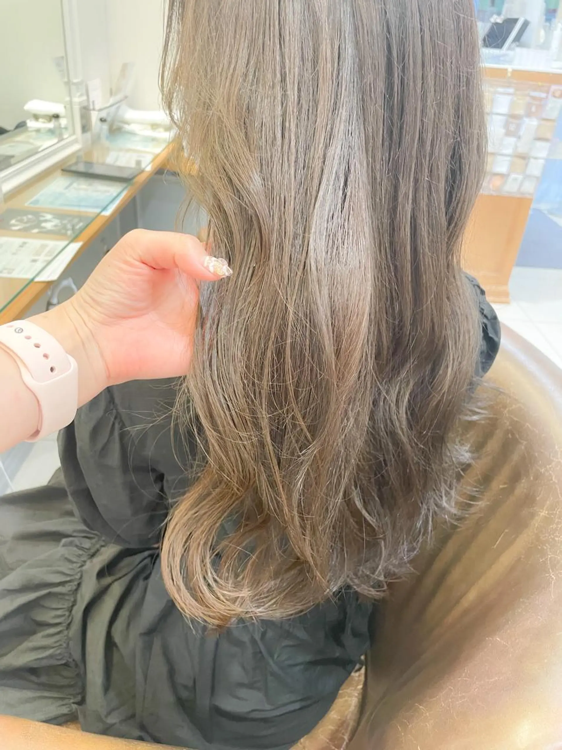 ロング カラー ベージュカラー オリーブベージュ カット ヘアカラー ✨カラー支持No.1 🧸ワキ カナコ🧸のヘアスタイル