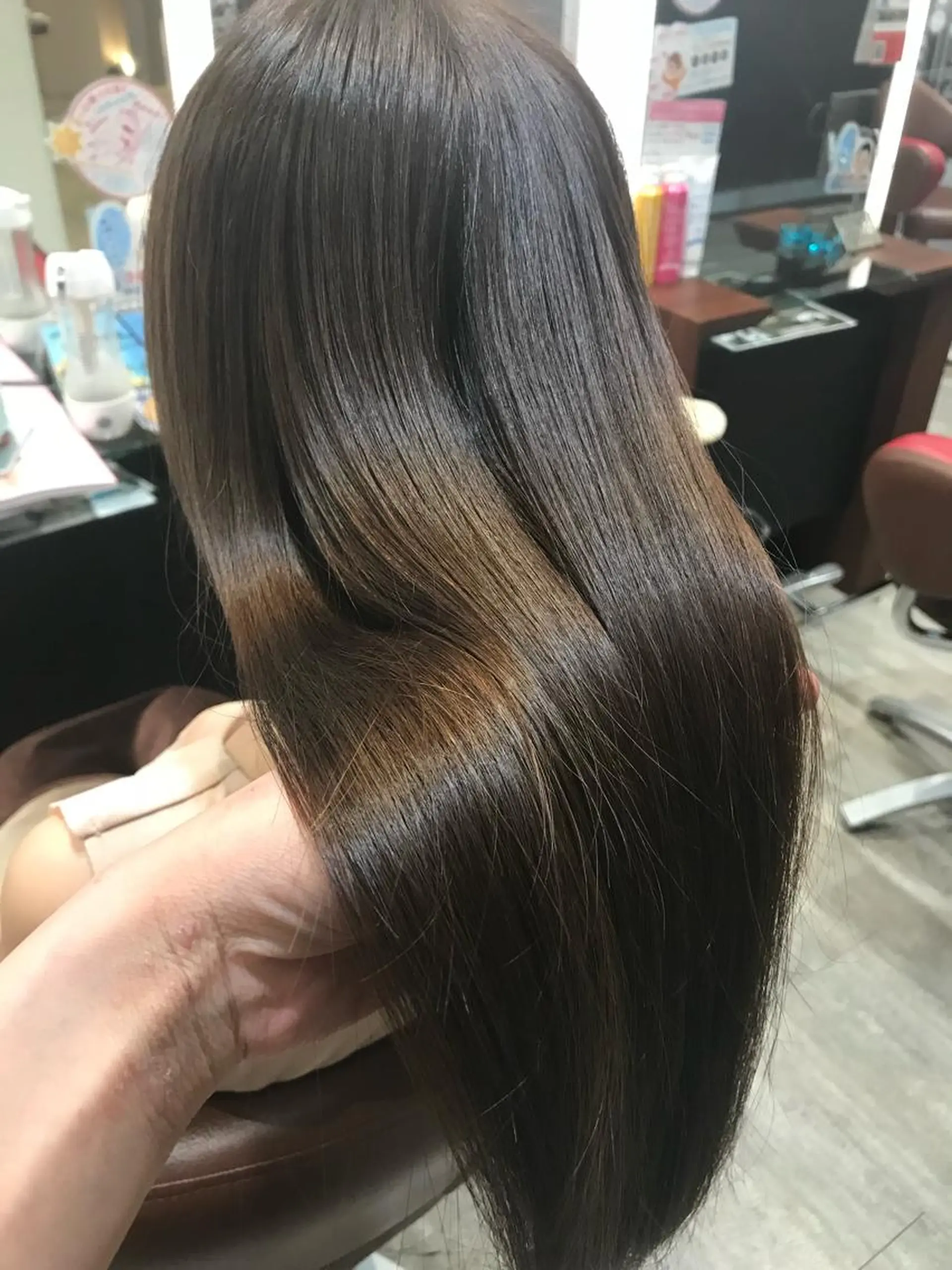 ロング カラー ウルフカット／吉村 桃子のヘアスタイル