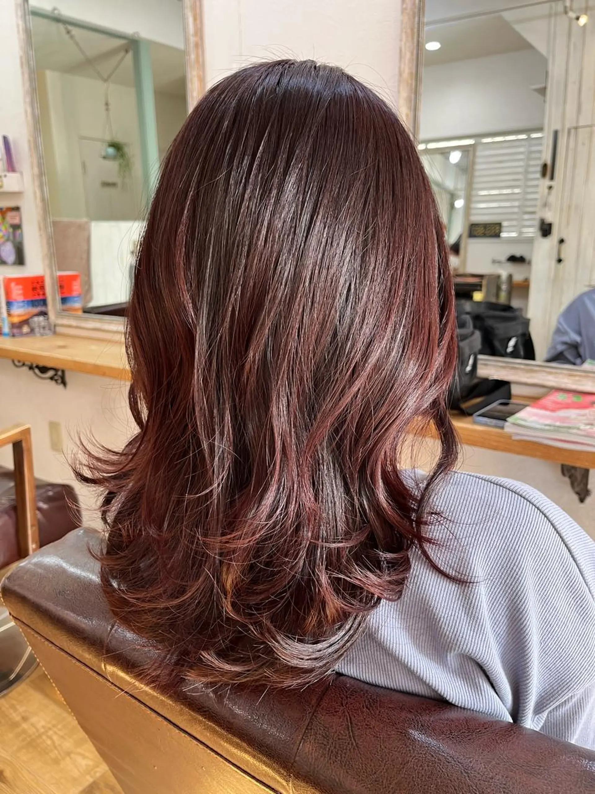ロング カラー ロングレイヤー ピンクカラー ルビー レイヤーカット ロング カット ヘアカラー トリートメント 西村 ようこのヘアスタイル