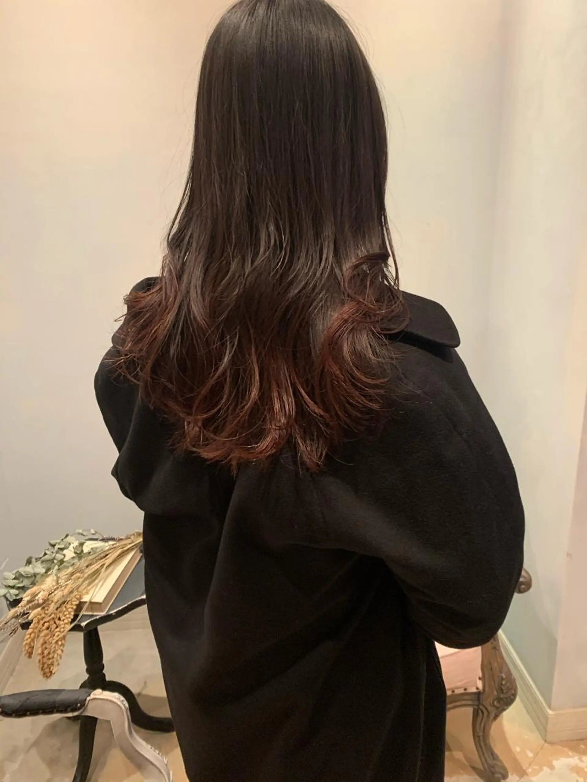 ロング SAKINO. ベージュカラーのヘアスタイル