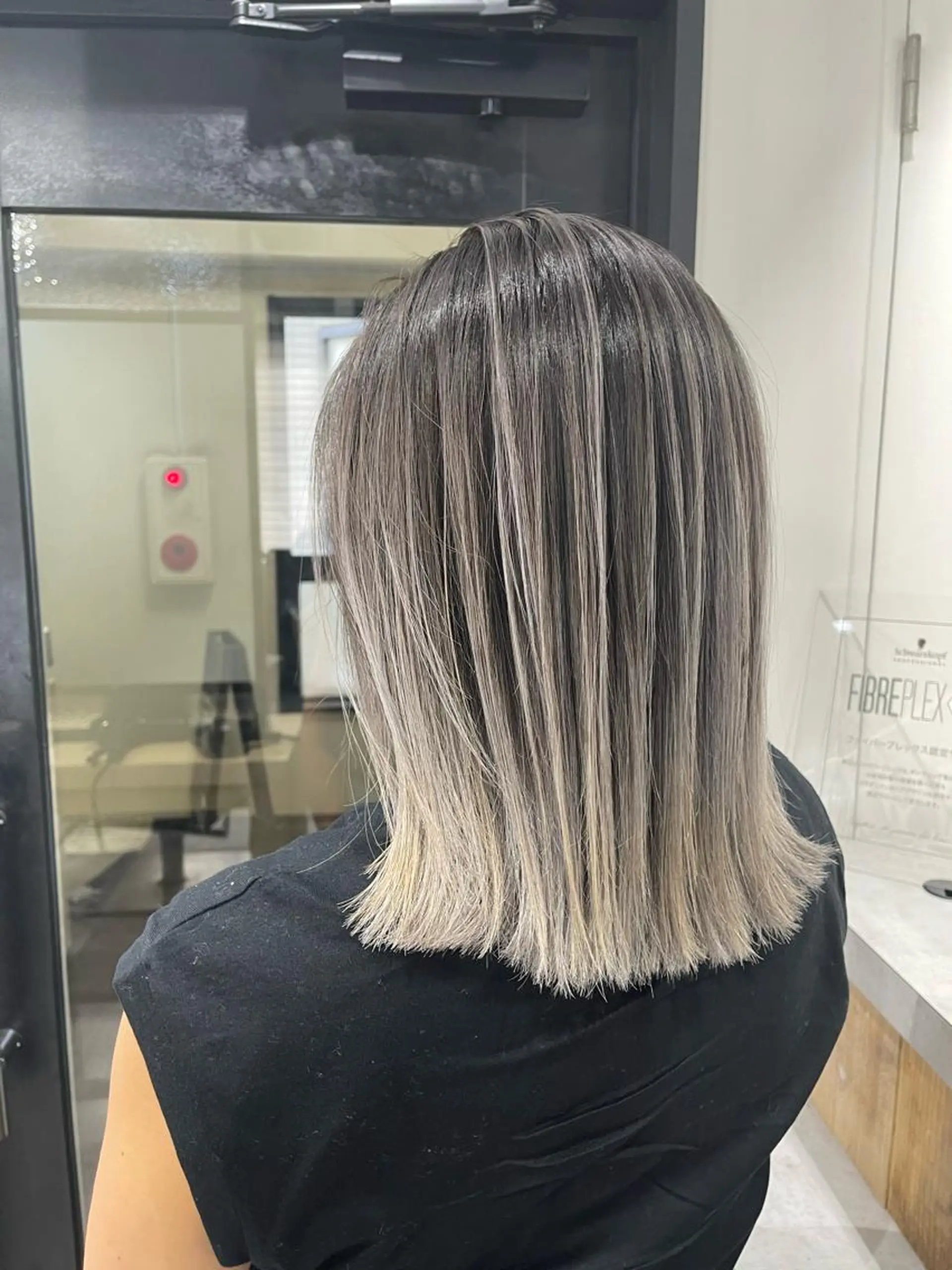 ミディアム カラー バレイヤージュ ブリーチ レイヤーカット FOLK所属・白髪ぼかしハイライト バレイヤージュヤマトのヘアスタイル