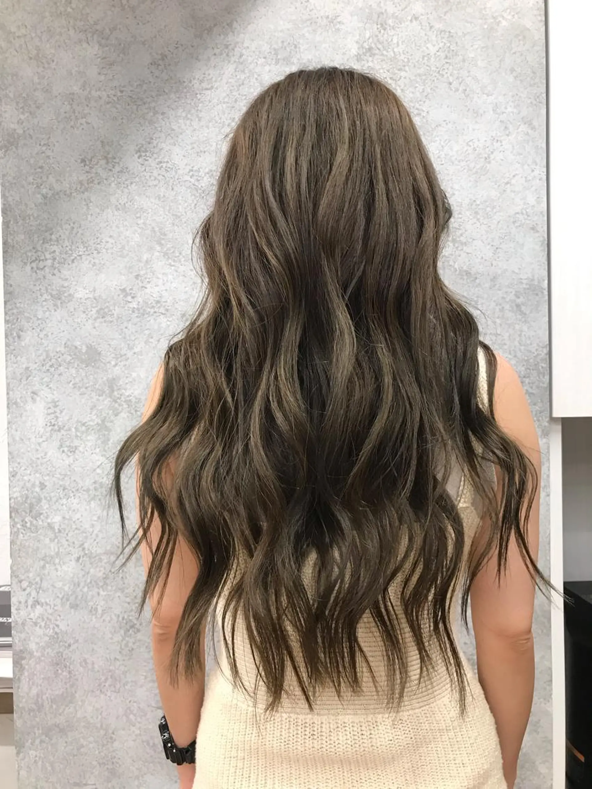 ロング アッシュ オカダ ノゾミのヘアスタイル