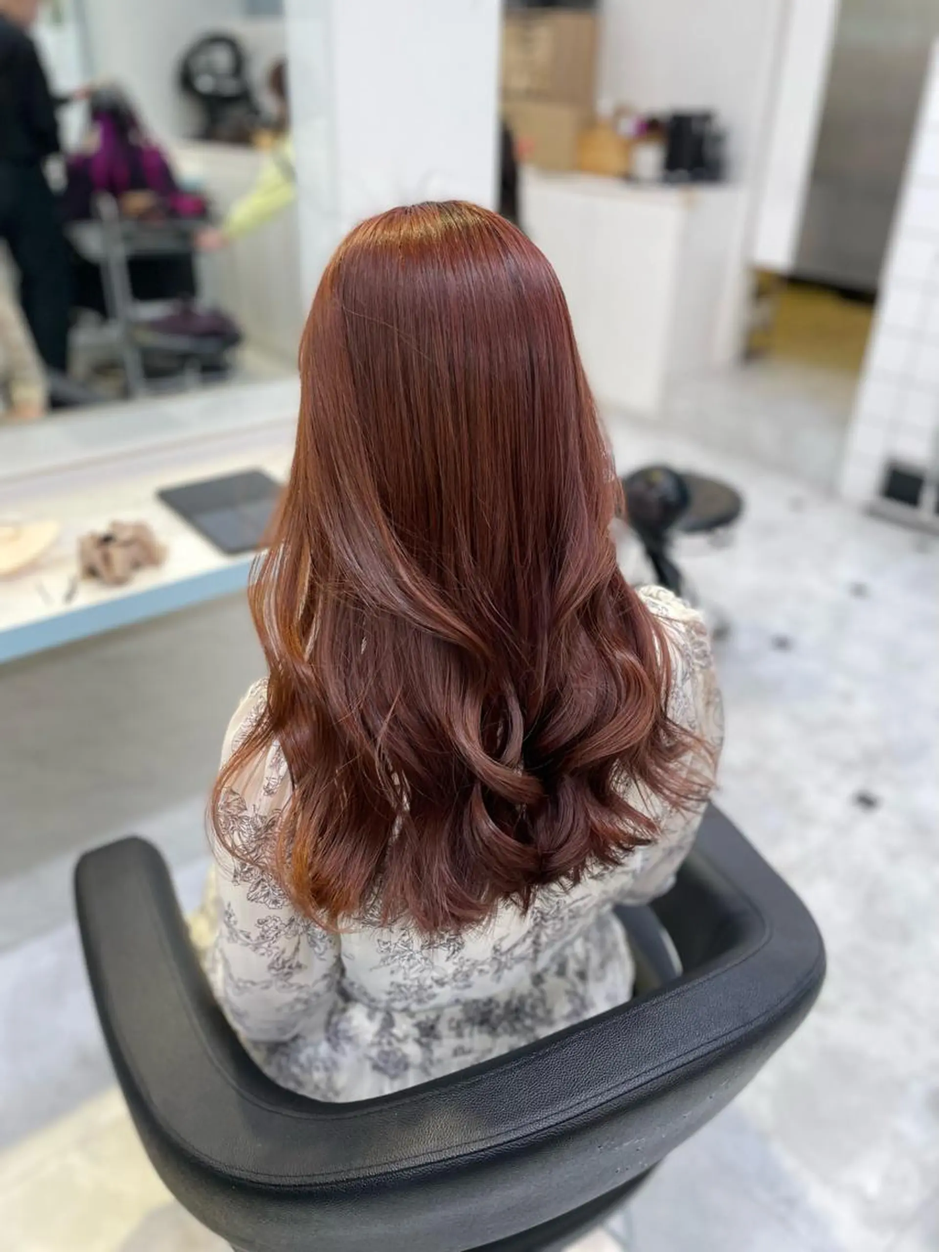 ミディアム ヘアカラー トリートメント サロウィン新宿三丁目East所属・顔周りレイヤー/新宿 /モテ艶カラー/航介のヘアスタイル