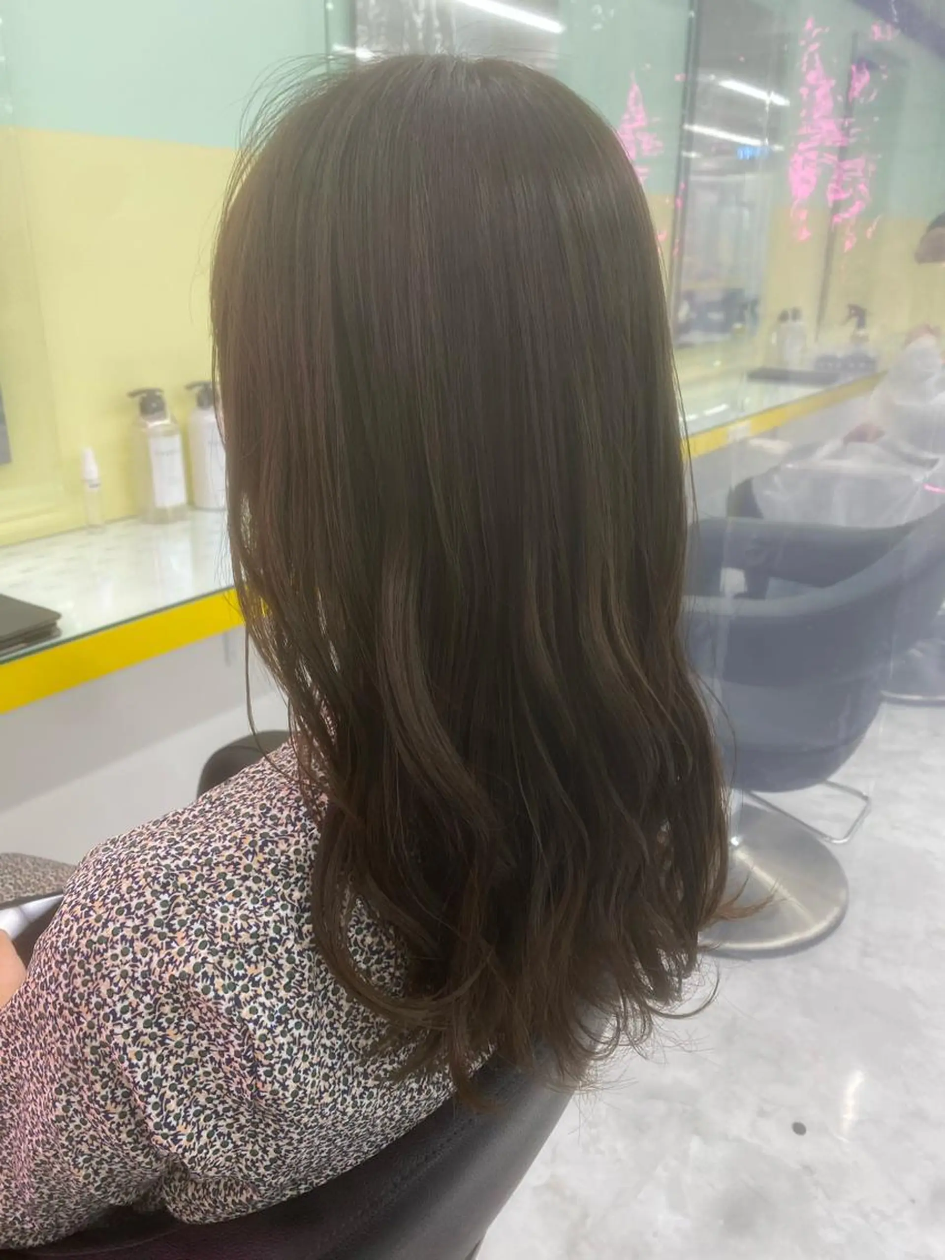 セミロング カラー パーマ ヘアアレンジ ネイル マツエク・マツパ 韓国風ベージュ🤎 赤みなし🌿横浜🤎のヘアスタイル