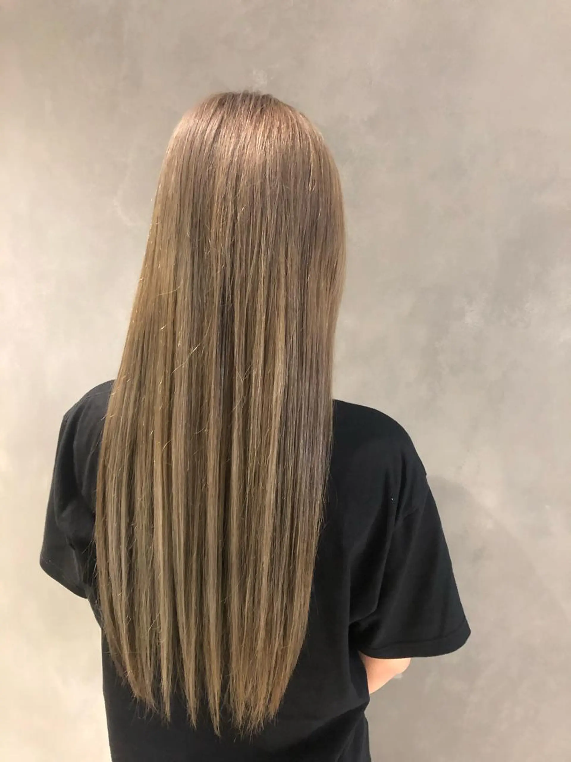 ロング カラー ブリーチ 長谷川 沙紀のヘアスタイル