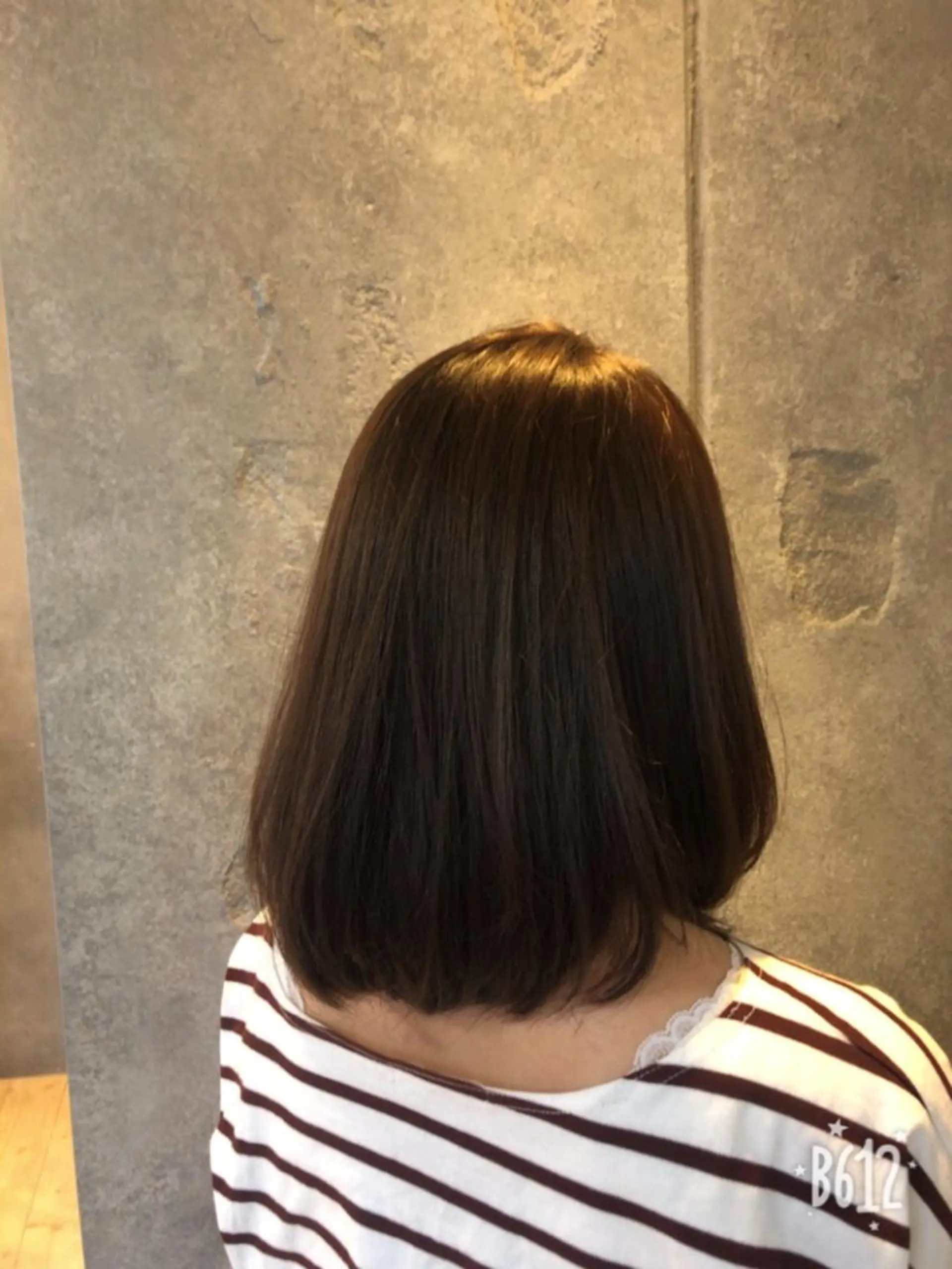 ミディアム カラー 大久保 遥日のヘアスタイル