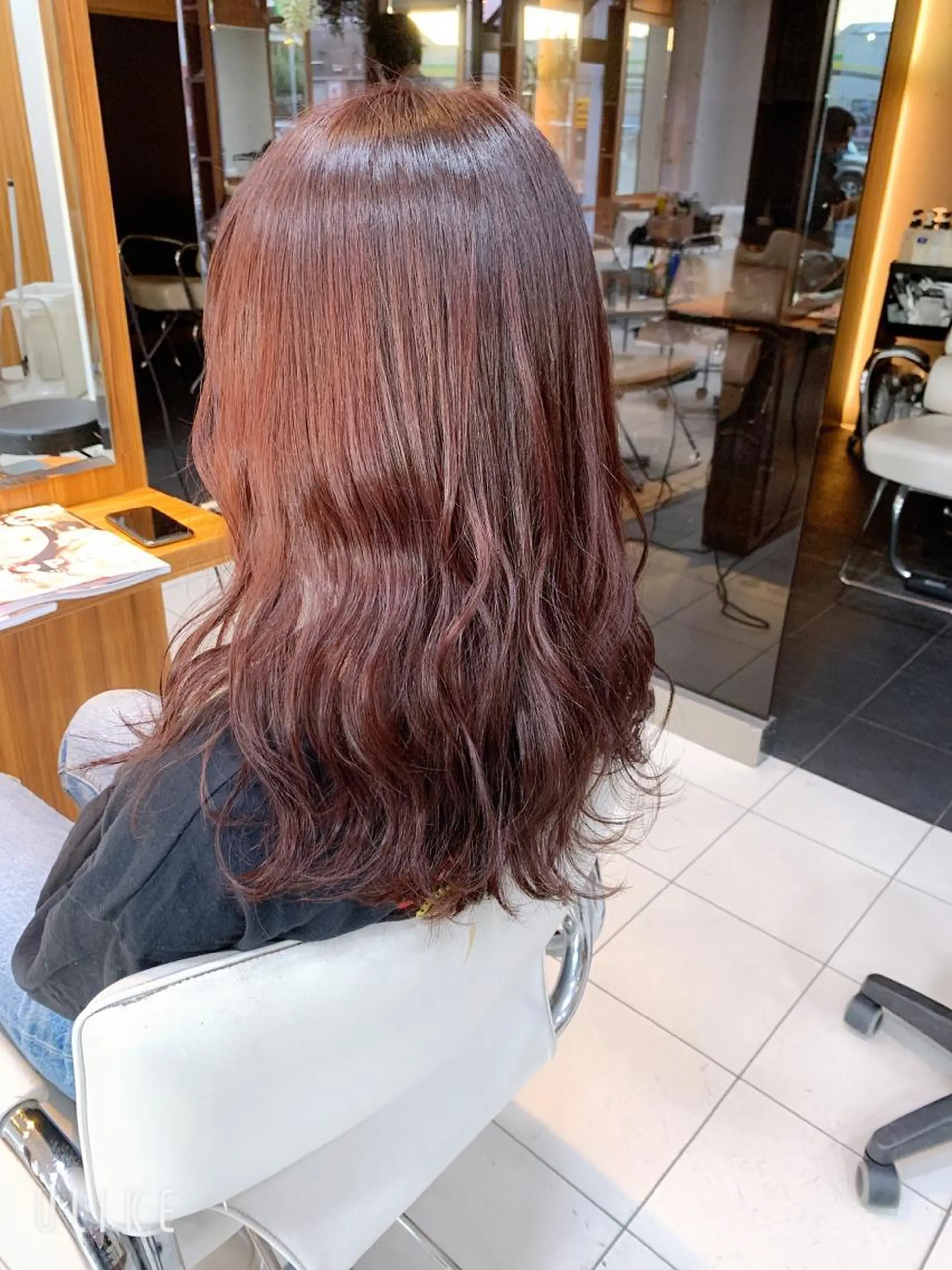 ロング カラー ブリーチ カシス ブリーチなしカラー レッドカラー 脱白髪染め美容師 竹内涼乃のヘアスタイル