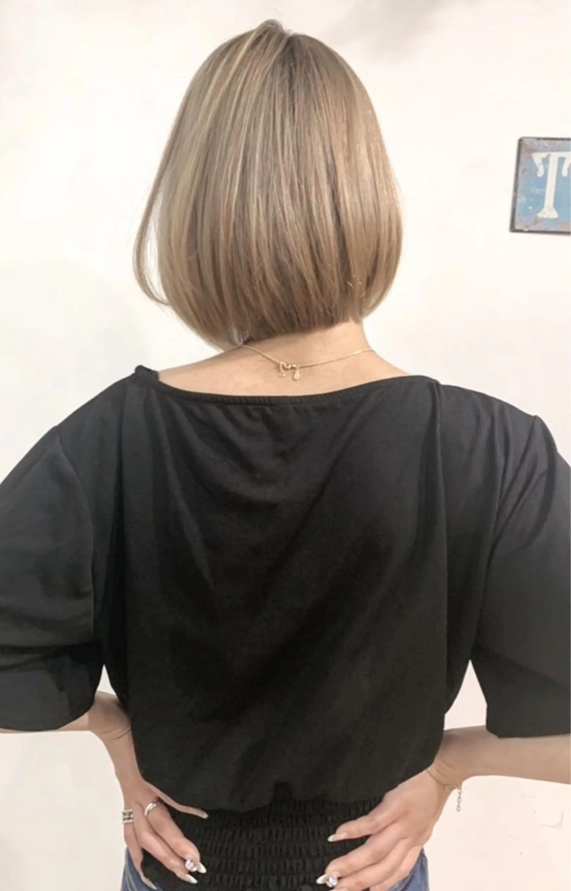 ショート カラー アッシュ バレイヤージュ ブリーチ デザインカラー グレージュ 京都大人女性ショート 徒歩1分/秋山のヘアスタイル