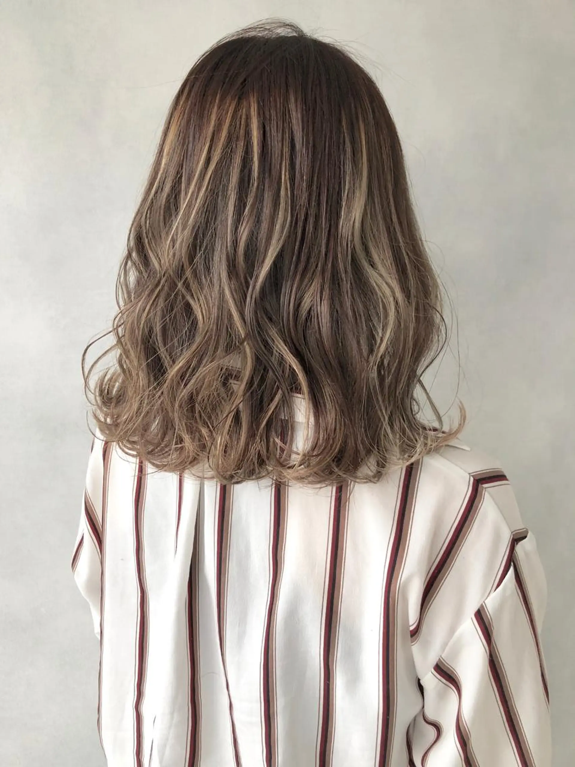 ミディアム ハイライト ヘアカラー トリートメント 小澤大輔 YOLO hairのヘアスタイル