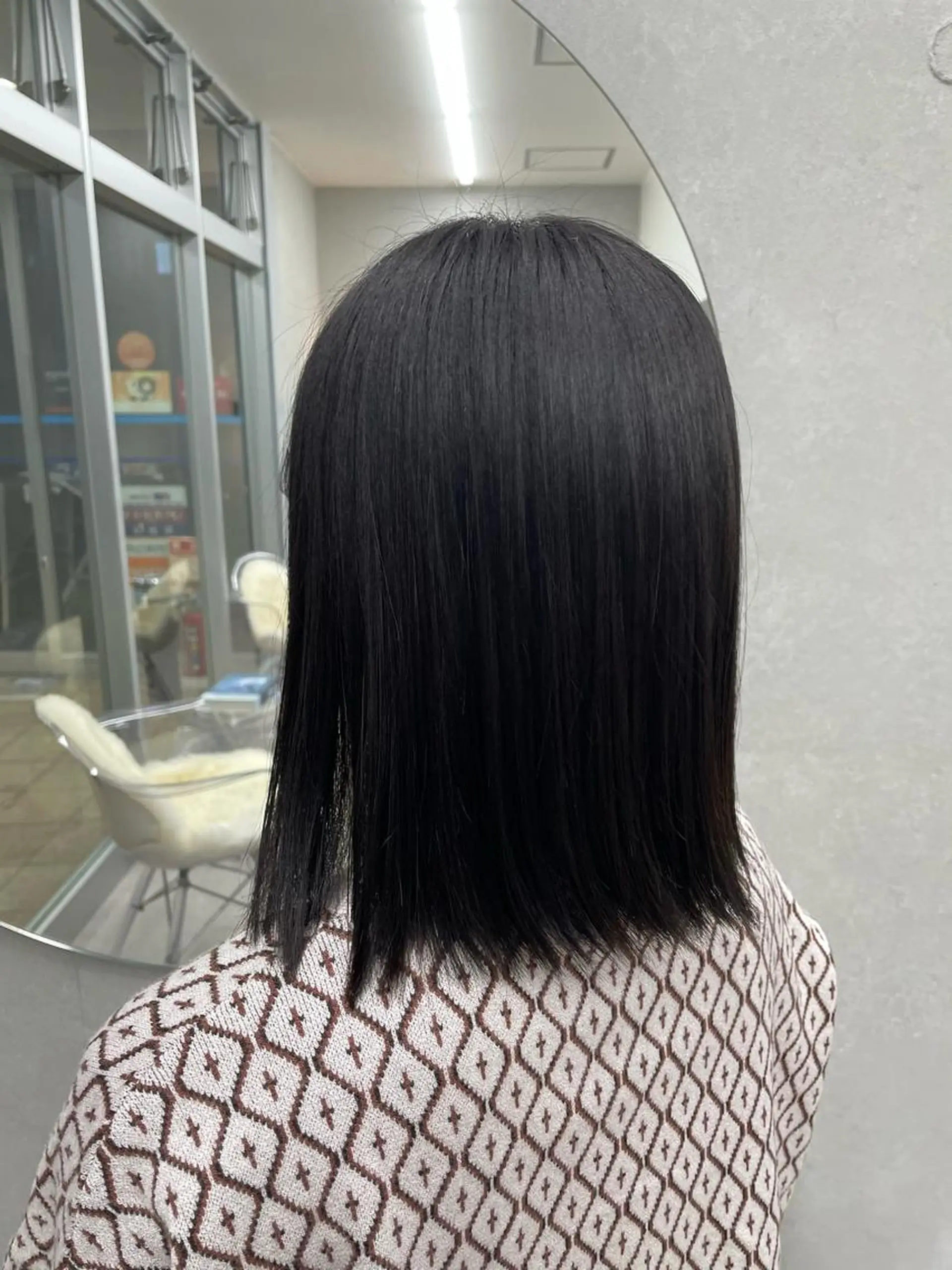 ミディアム カラー IO イオリのヘアスタイル