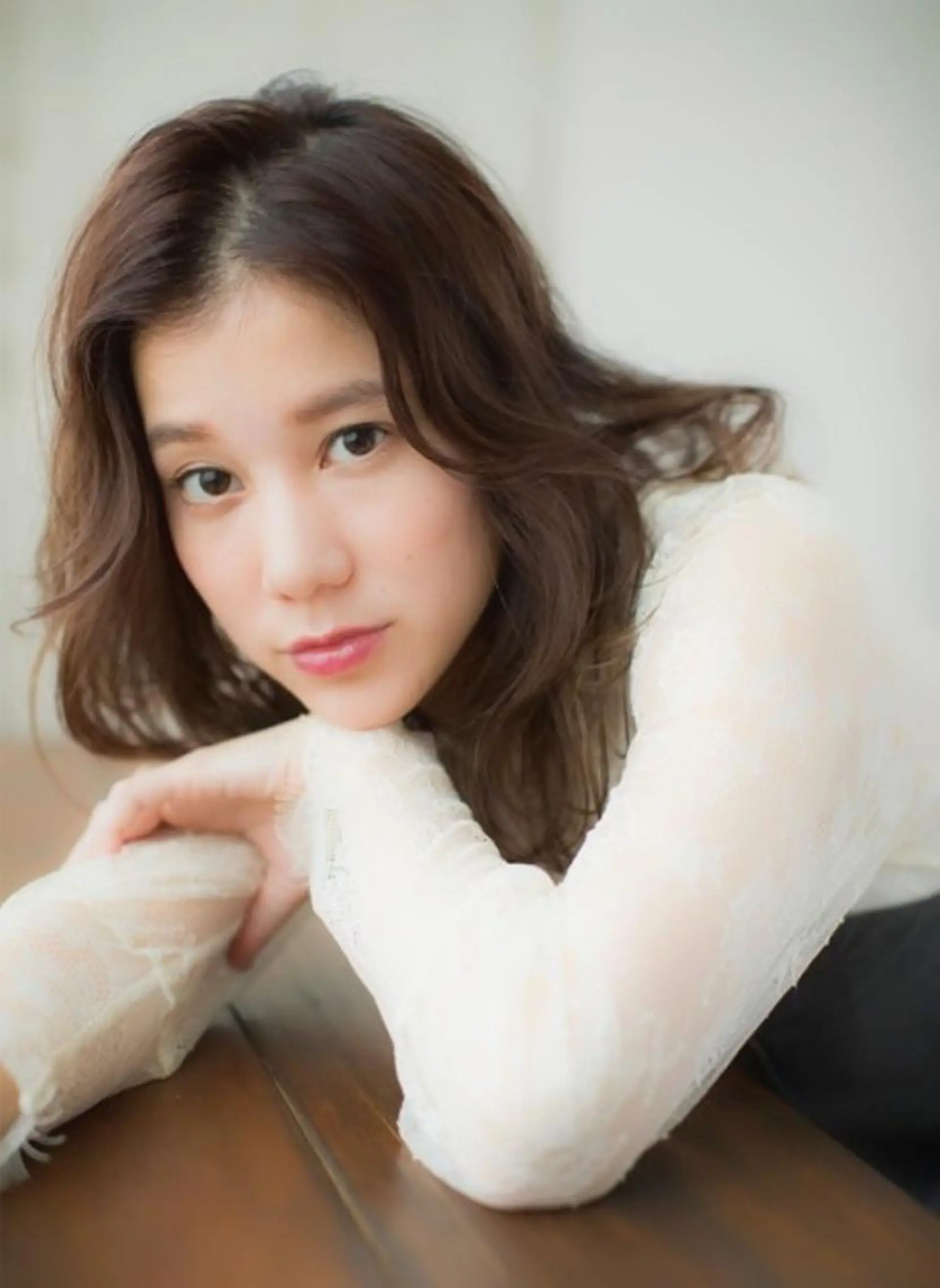 ミディアム 鈴木 奈波のヘアスタイル