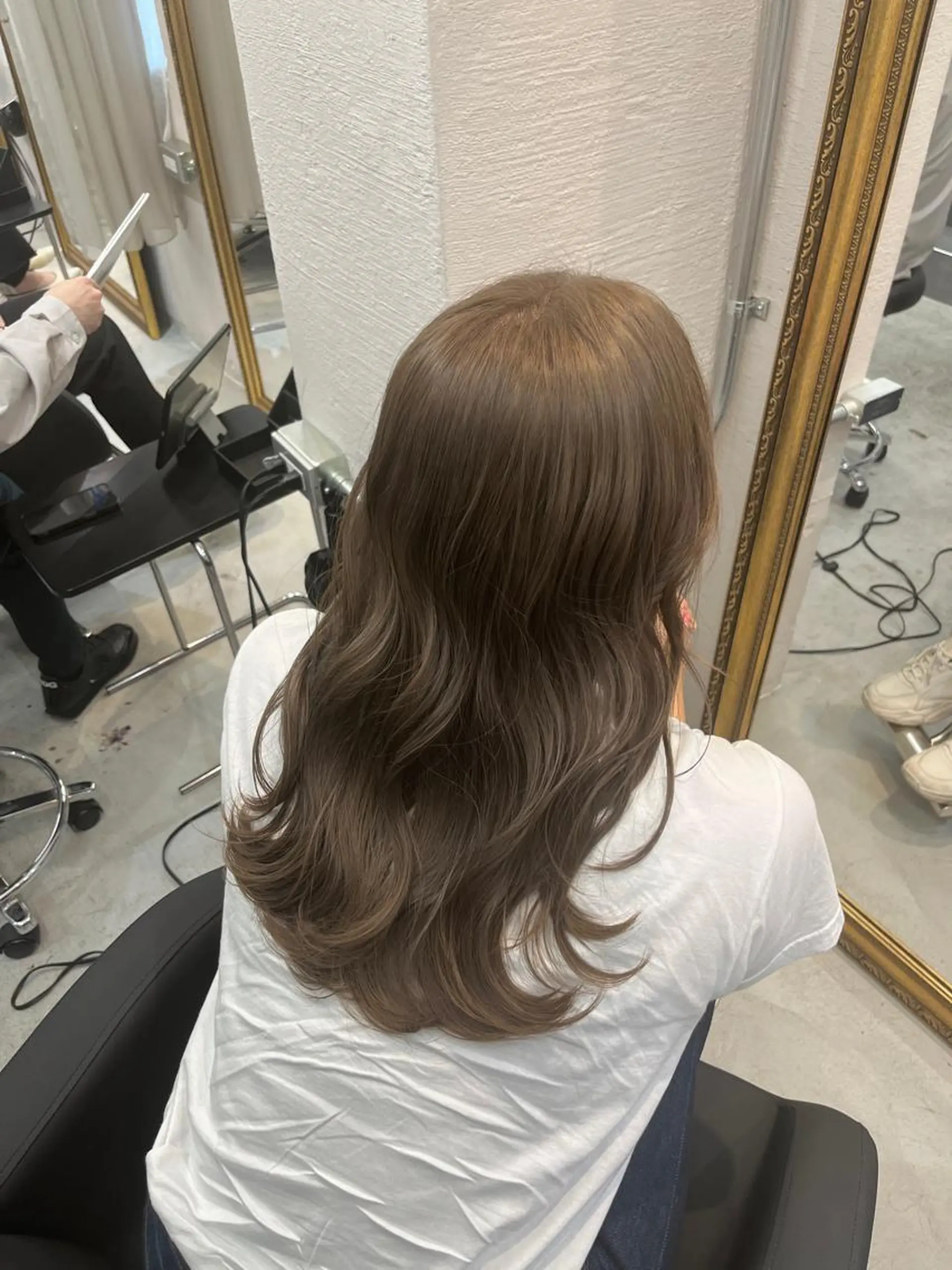 セミロング カラー アッシュ ベージュカラー グレージュ/透け感 カラー/透明感カラーのヘアスタイル