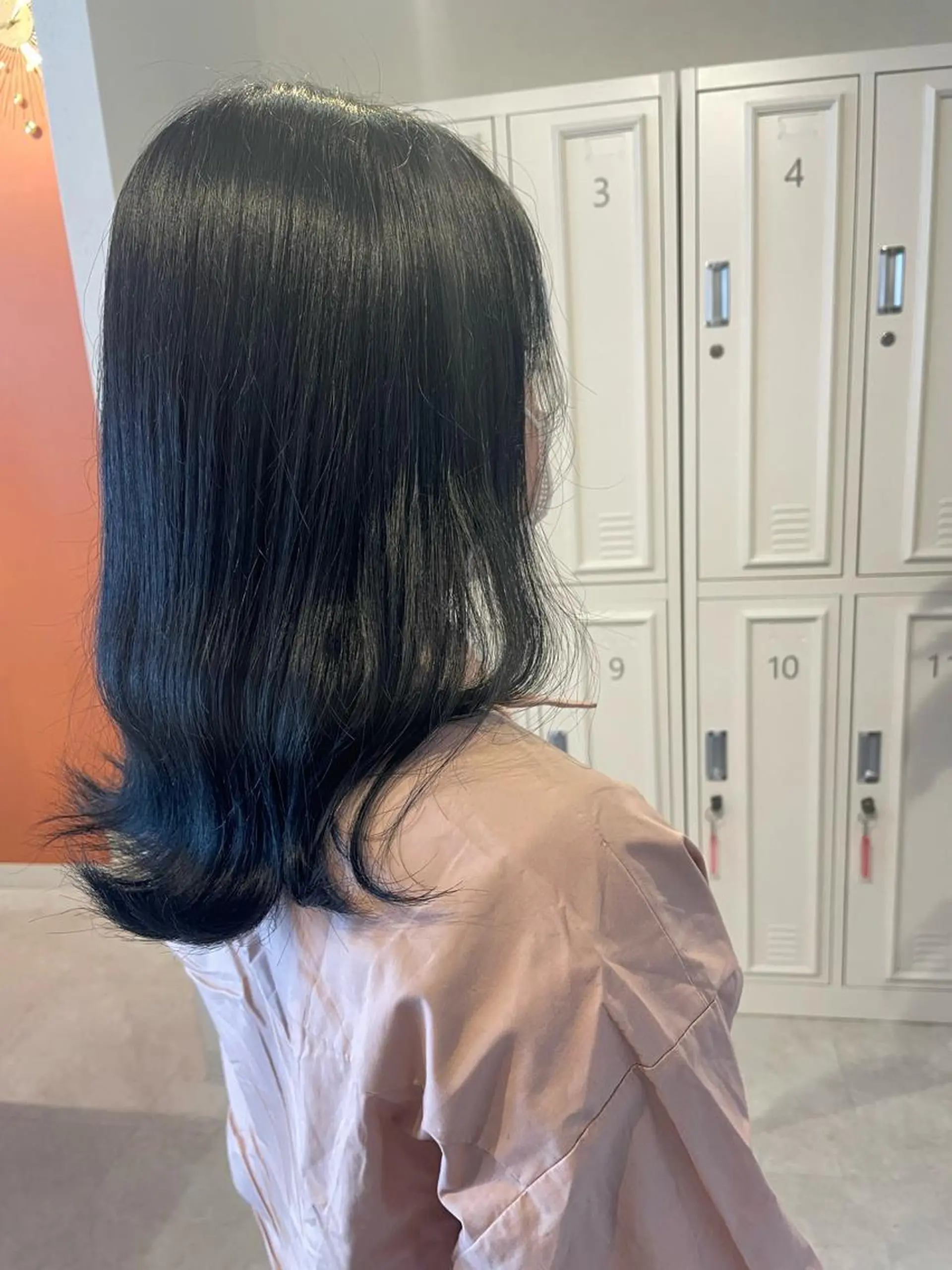 カラー アッシュ アッシュグレー アッシュグレージュ グレージュ ヘアカラー 和田 真依のヘアスタイル