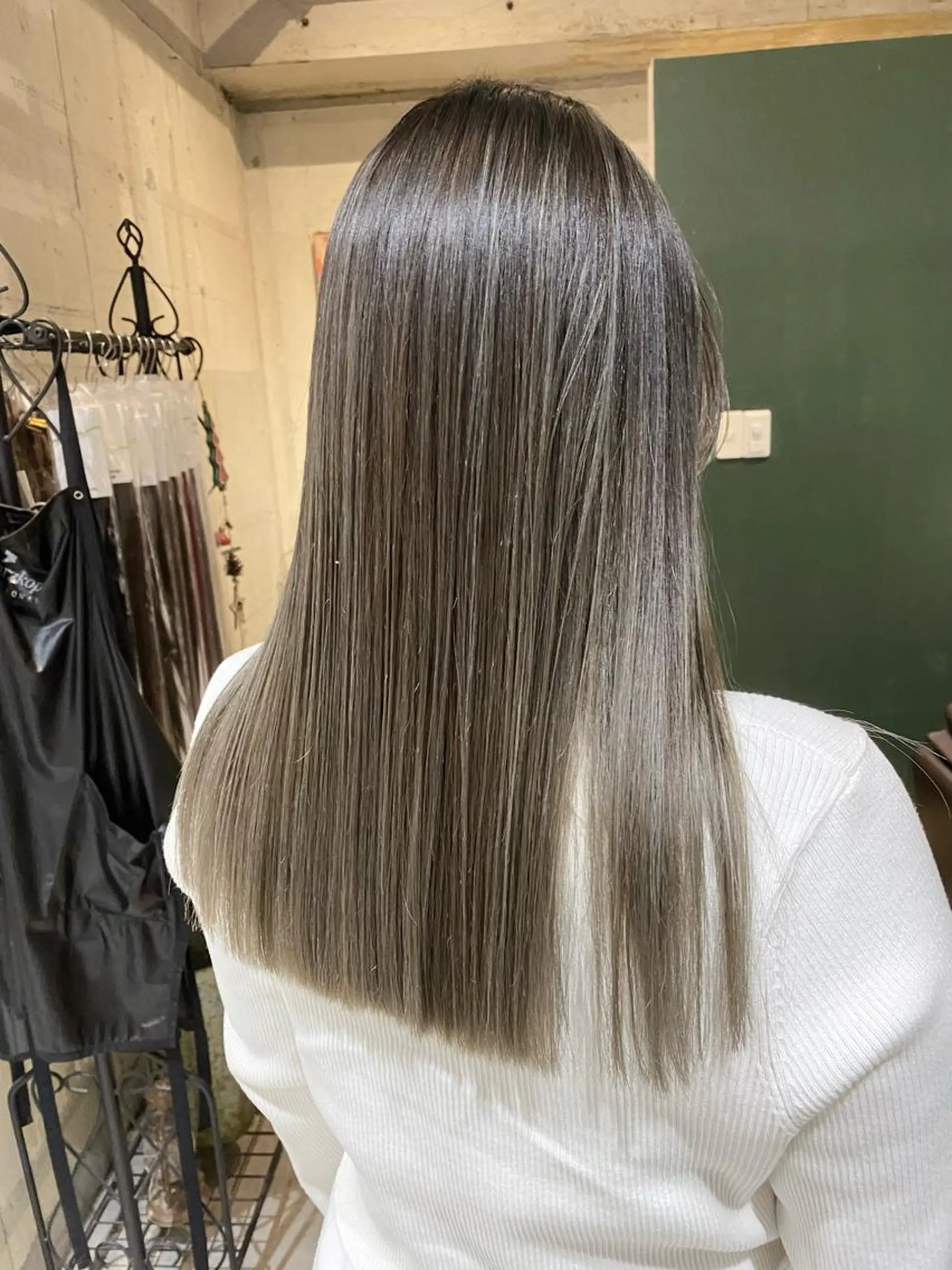 ロング カラー ヘアアレンジ グレージュ ハイライトカラー ハイライト トリートメント TOPSTYLIST 🇬🇧JIMMYのヘアスタイル