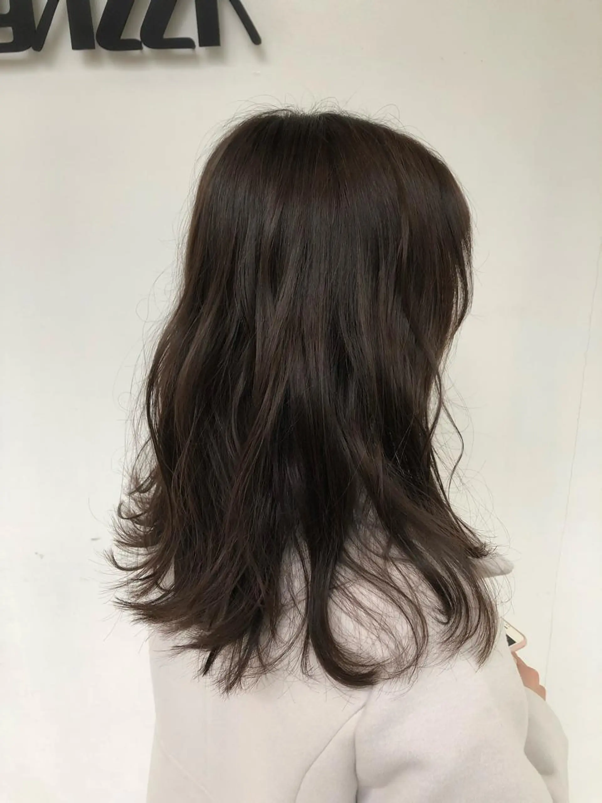 ミディアム カラー グレージュ 東條 克義のヘアスタイル