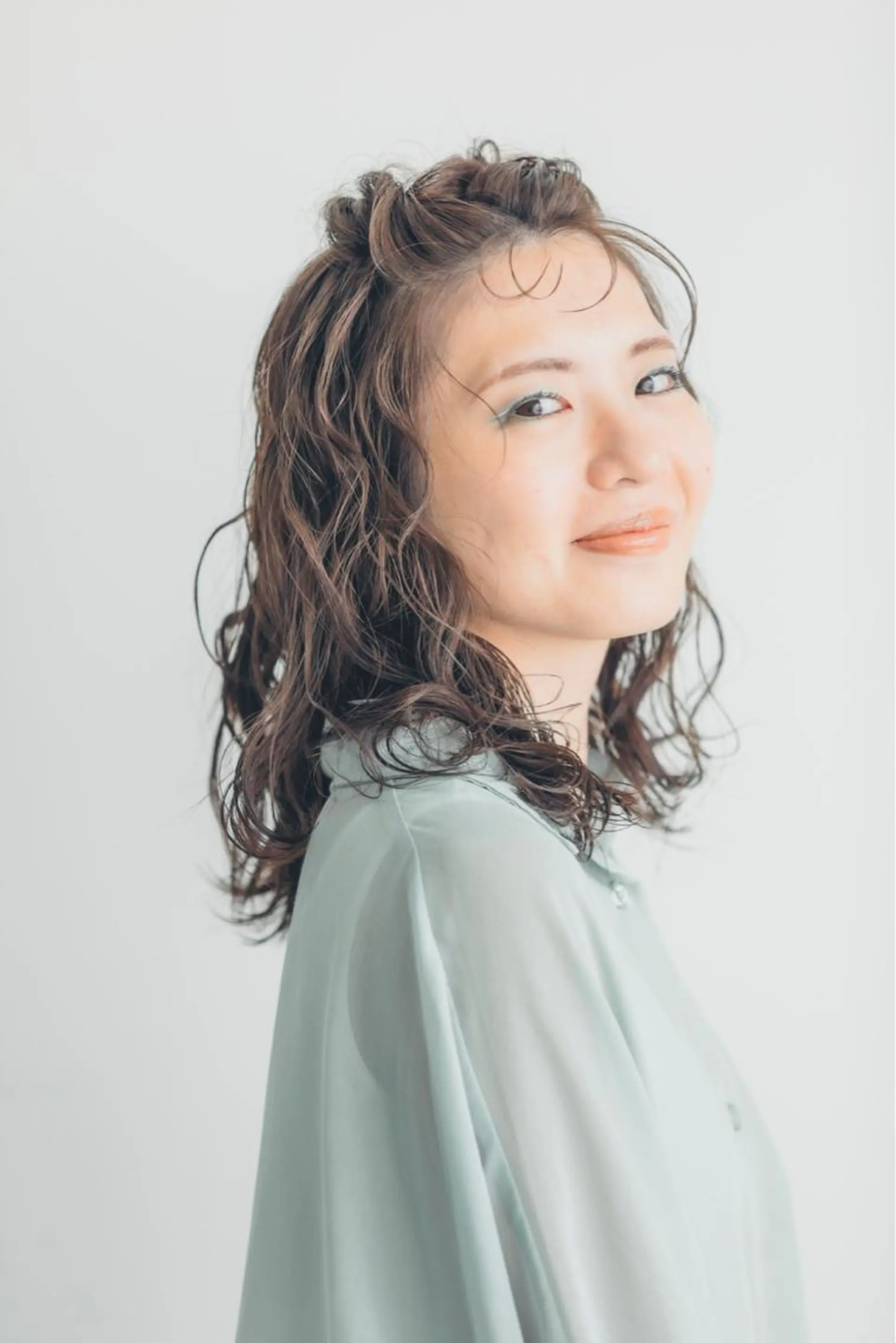 ミディアム SHRIMP桐山 千苗のヘアスタイル