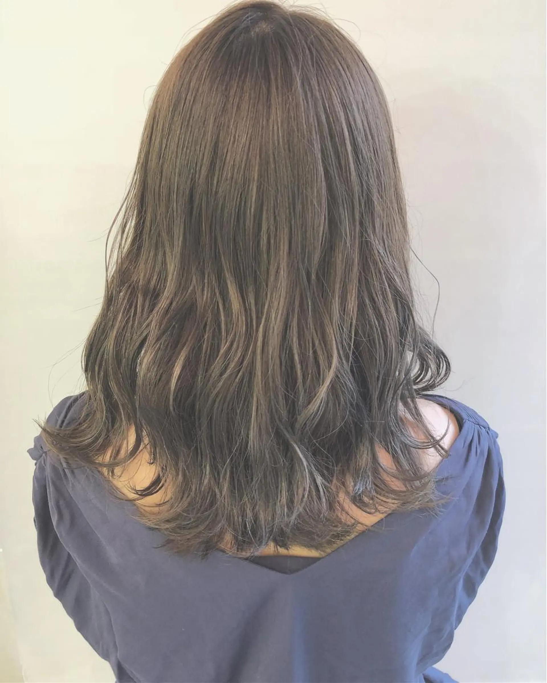 ミディアム カラー ハイライトカラー ハイライト カット ヘアカラー 齋藤 咲のヘアスタイル