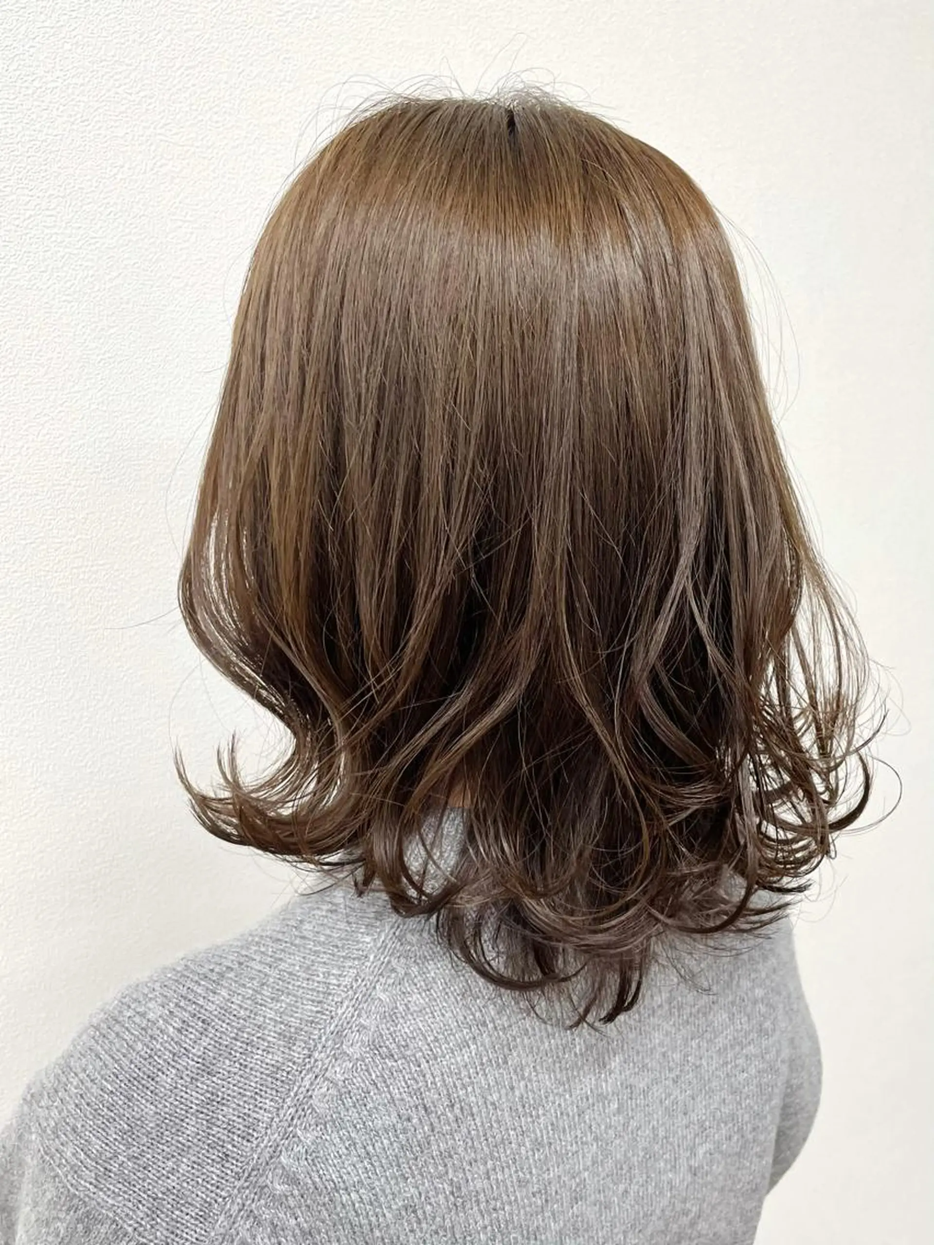 ミディアム 小林 愛花のヘアスタイル