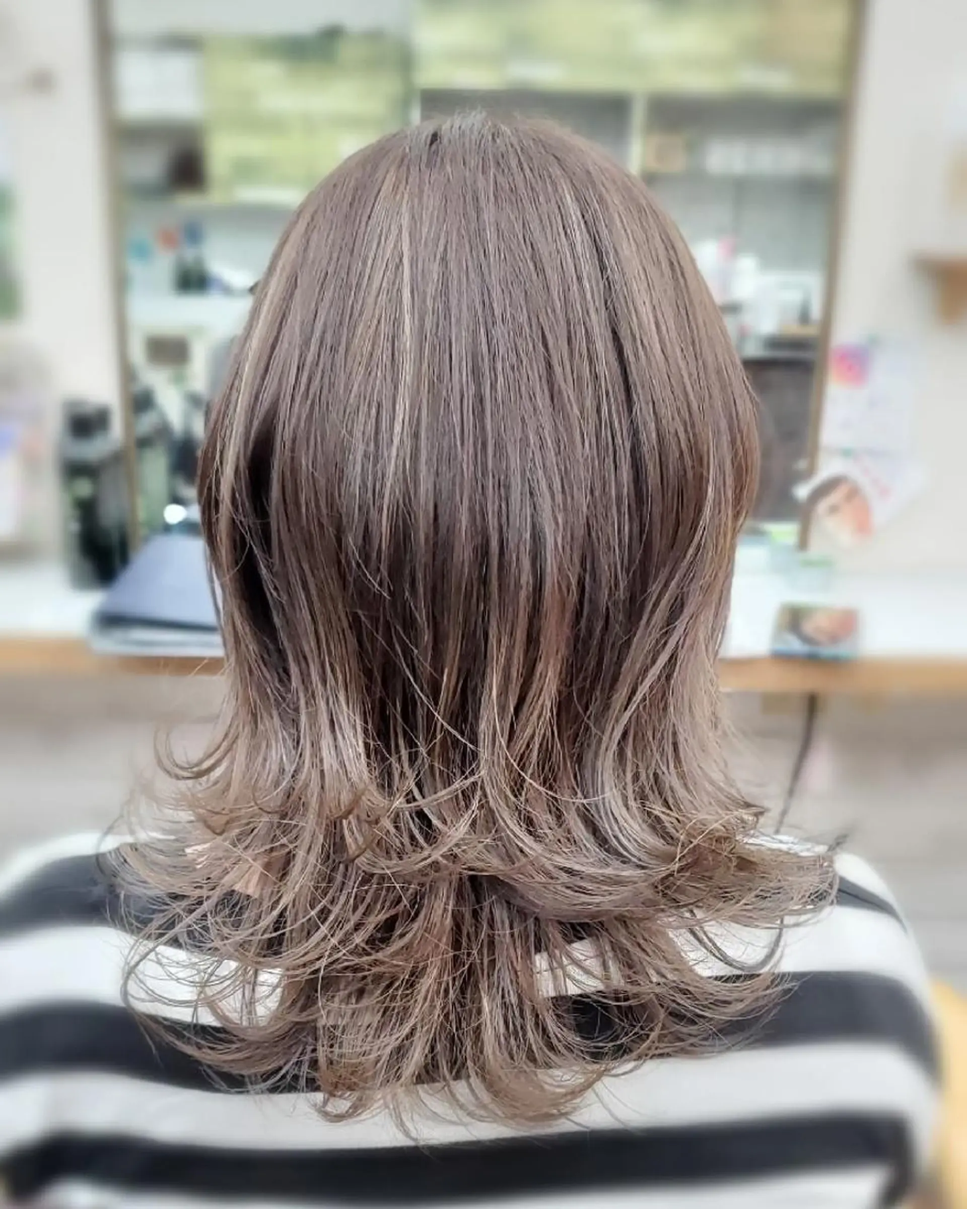 ミディアム カラー 透明感カラー ハイライトカラー くびれヘア ハイライト カット ヘアカラー ハイライト/カラー ⭐中村真冬のヘアスタイル