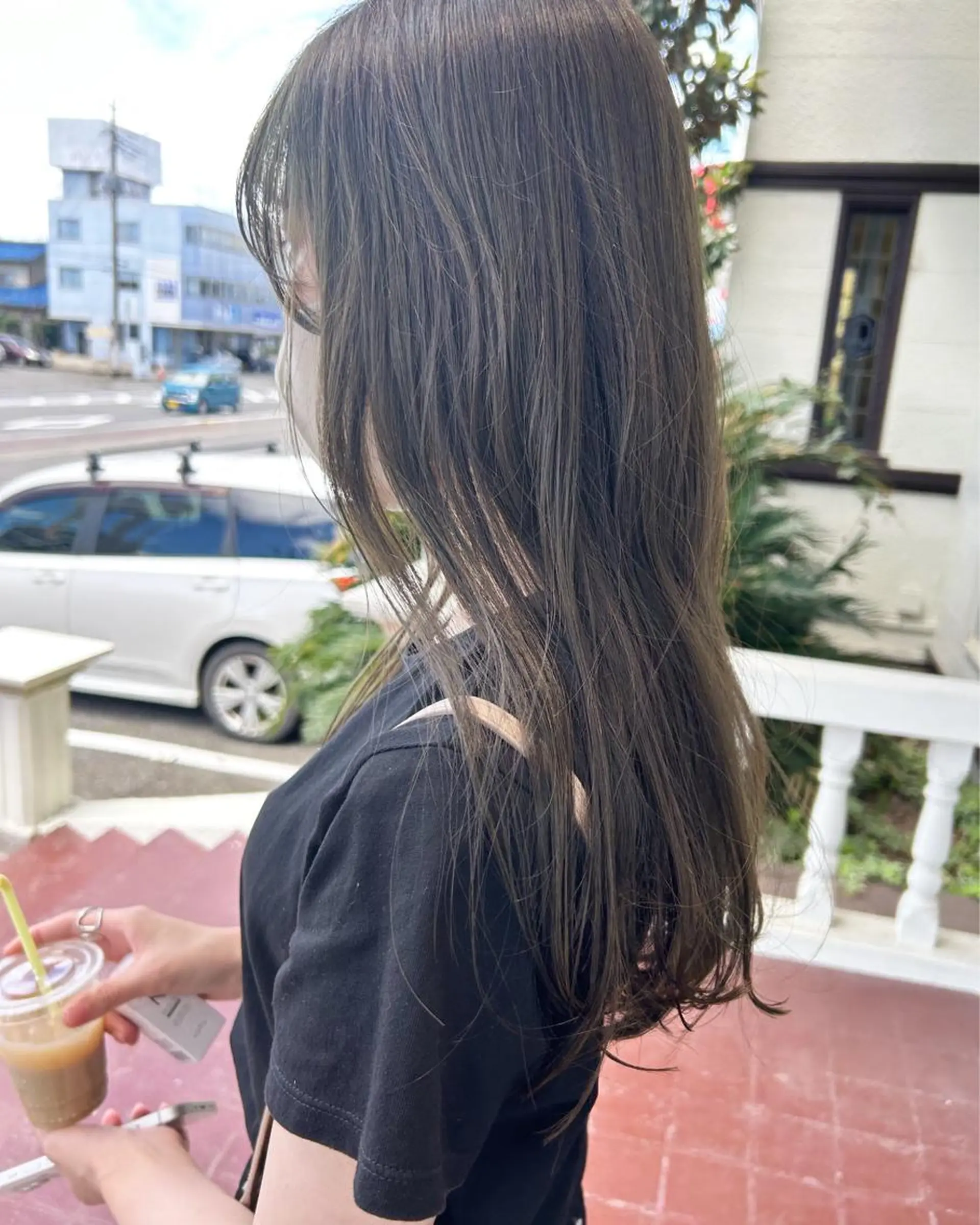 ロング カラー ベージュカラー ブリーチ ブリーチなしカラー オリーブベージュ カット ヘアカラー トリートメント 江原 彩華のヘアスタイル