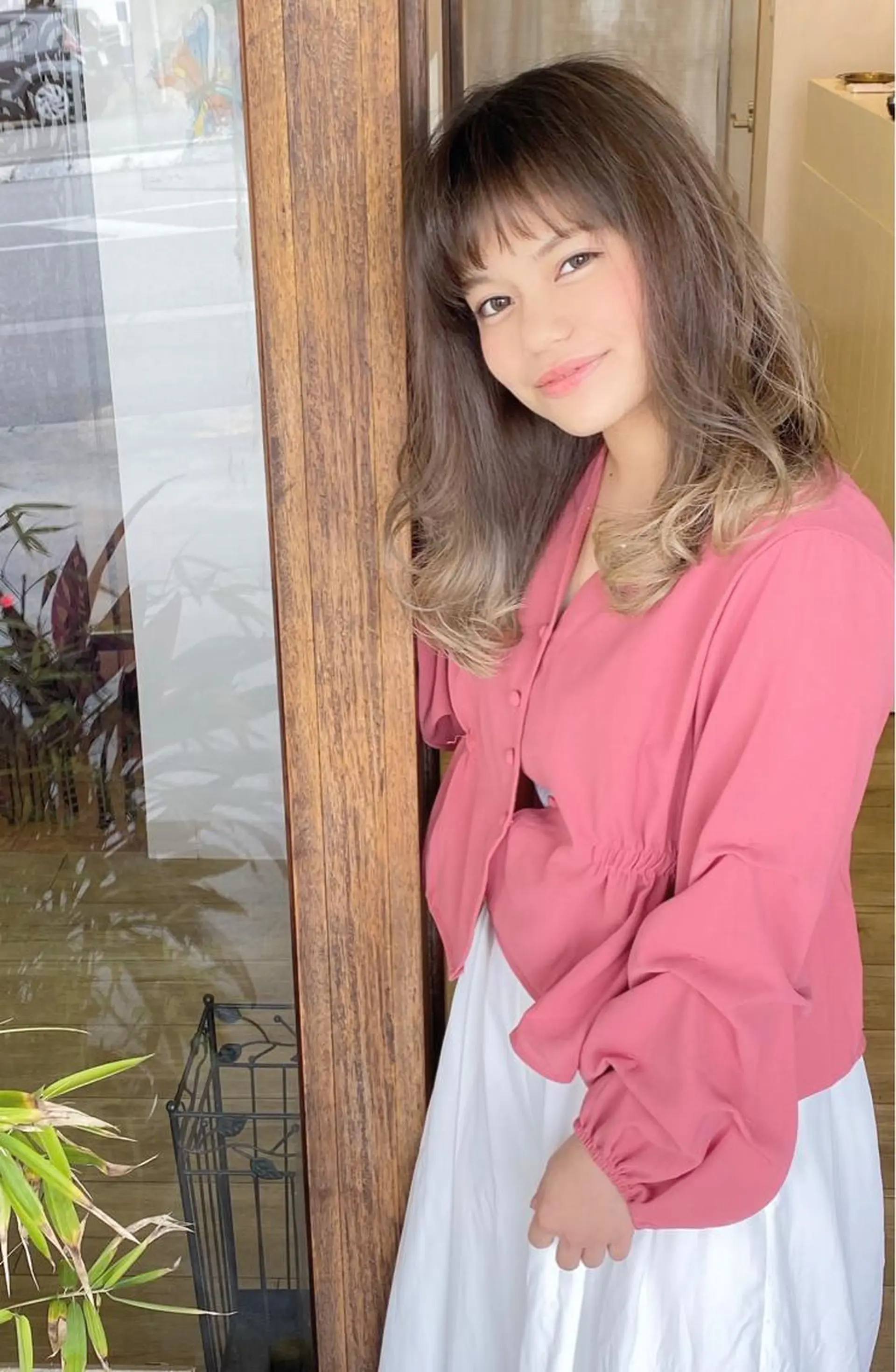 ミディアム カラー バレイヤージュ レイヤーカット カット ヘアカラー grand juteのヘアスタイル