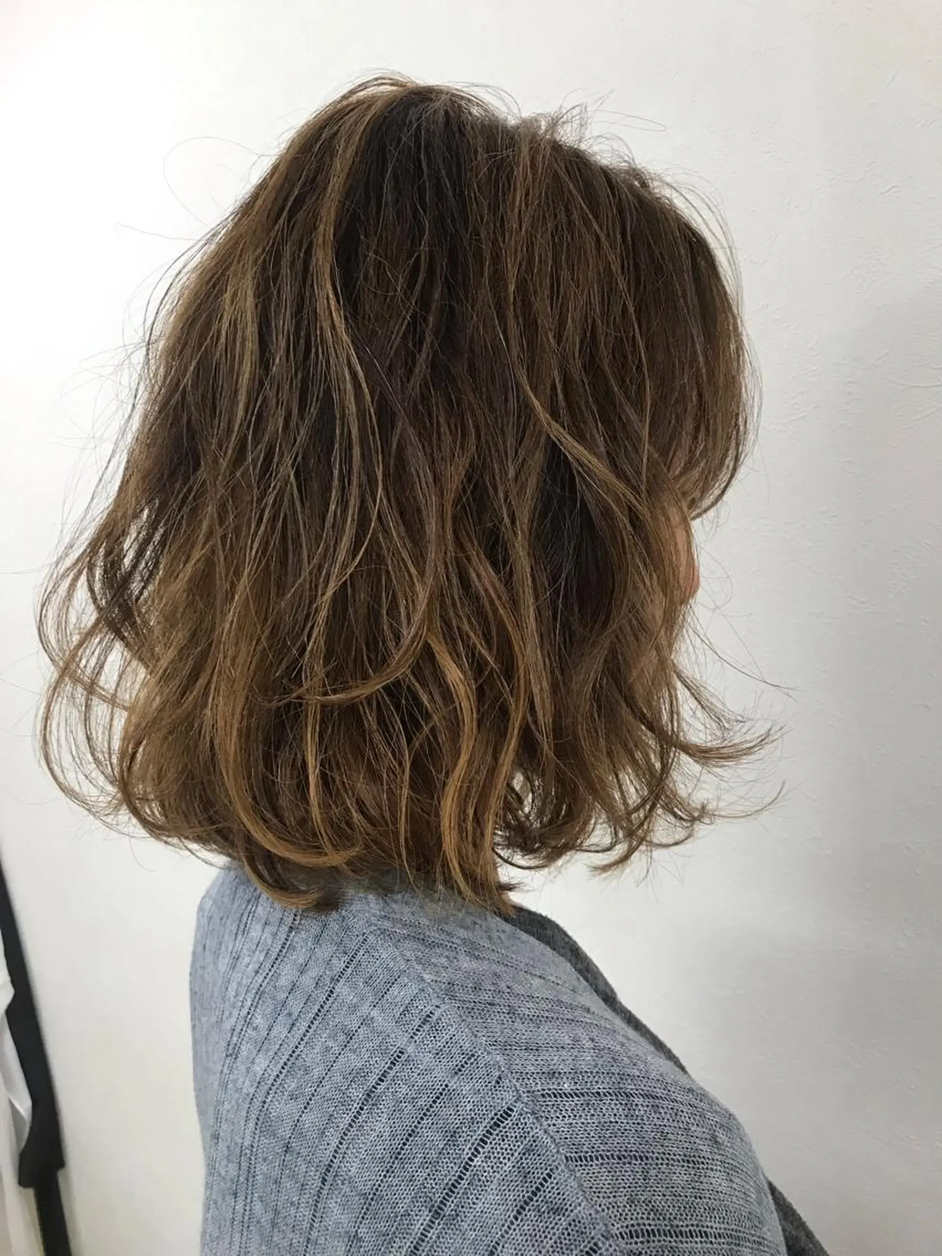 ミディアム カラー ハイライトカラー ハイライト HBLディプロマ所有 AZUSAのヘアスタイル