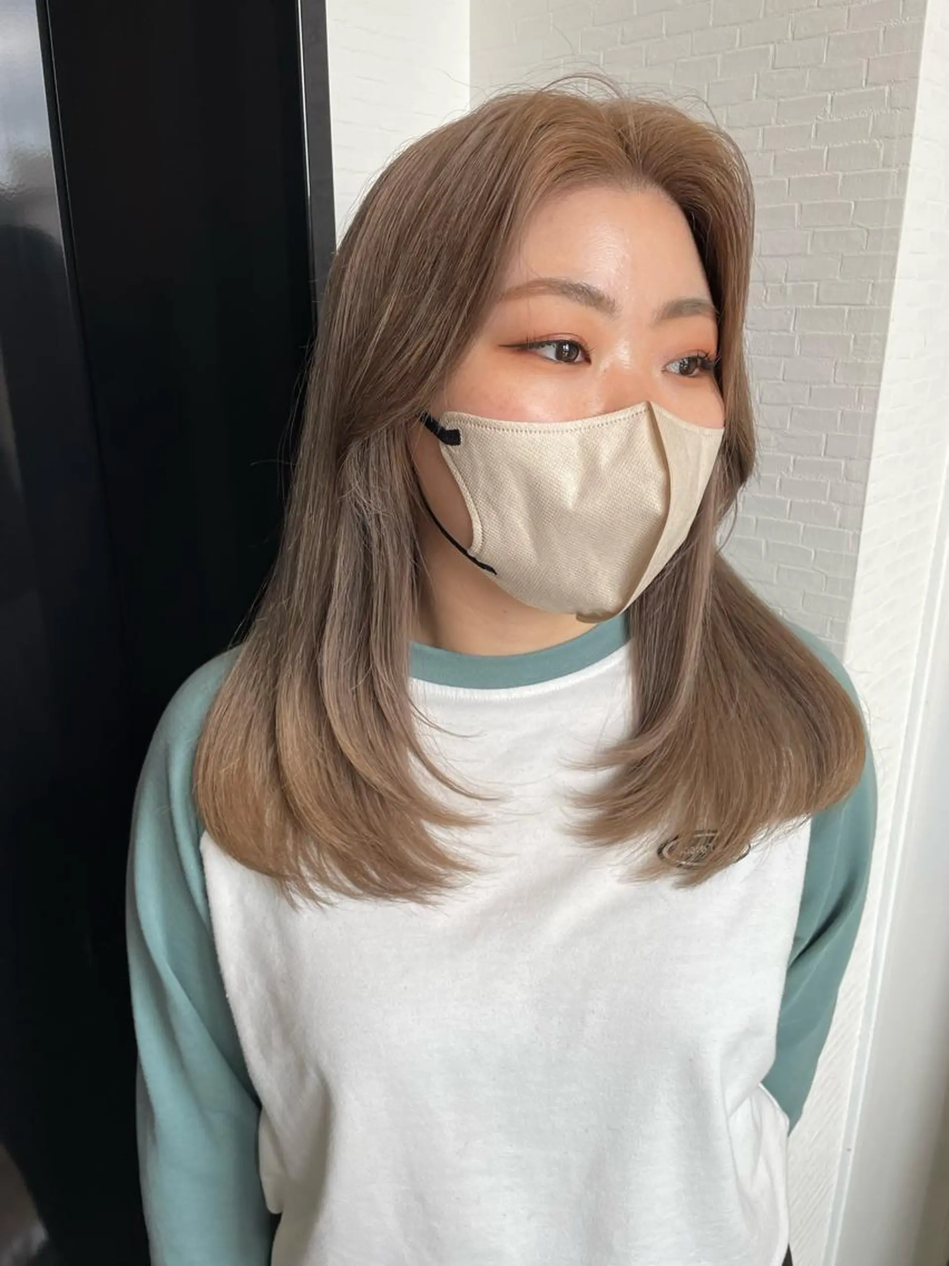 ミディアム カラー ブロンド レイヤーカット カット ヘアカラー YUI/ ブリーチカラー🌷のヘアスタイル