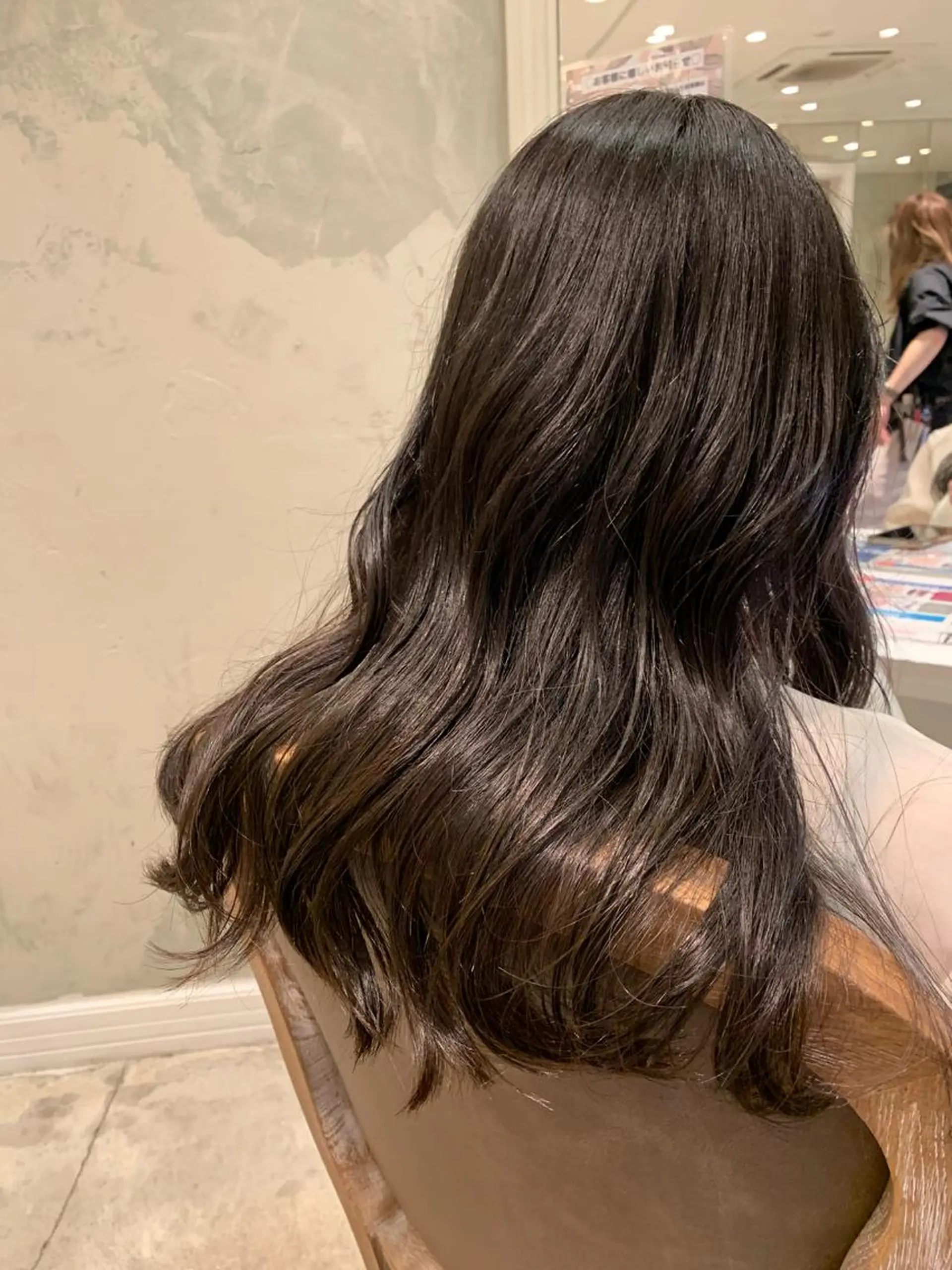 ロング カラー カット ヘアカラー SAKINO． ベージュカラーのヘアスタイル