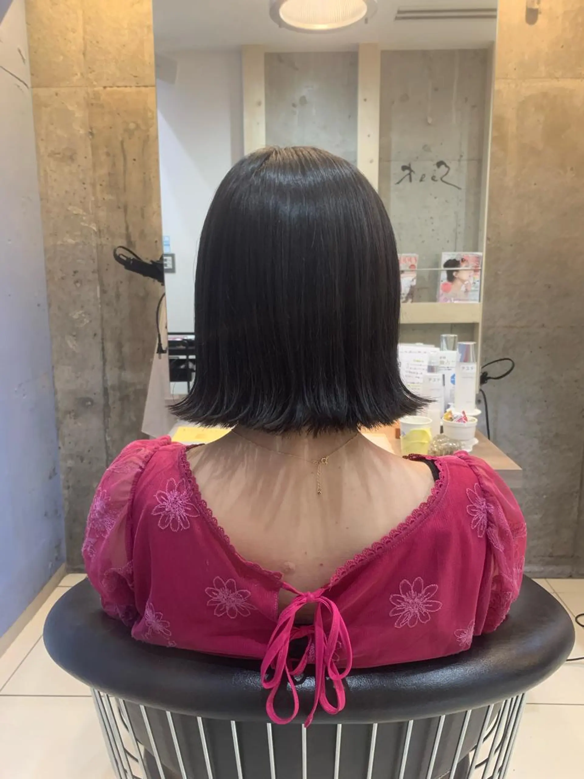 ミディアム ボブ 外ハネヘア 透明感カラー/ くびれヘア/館岡俊平のヘアスタイル