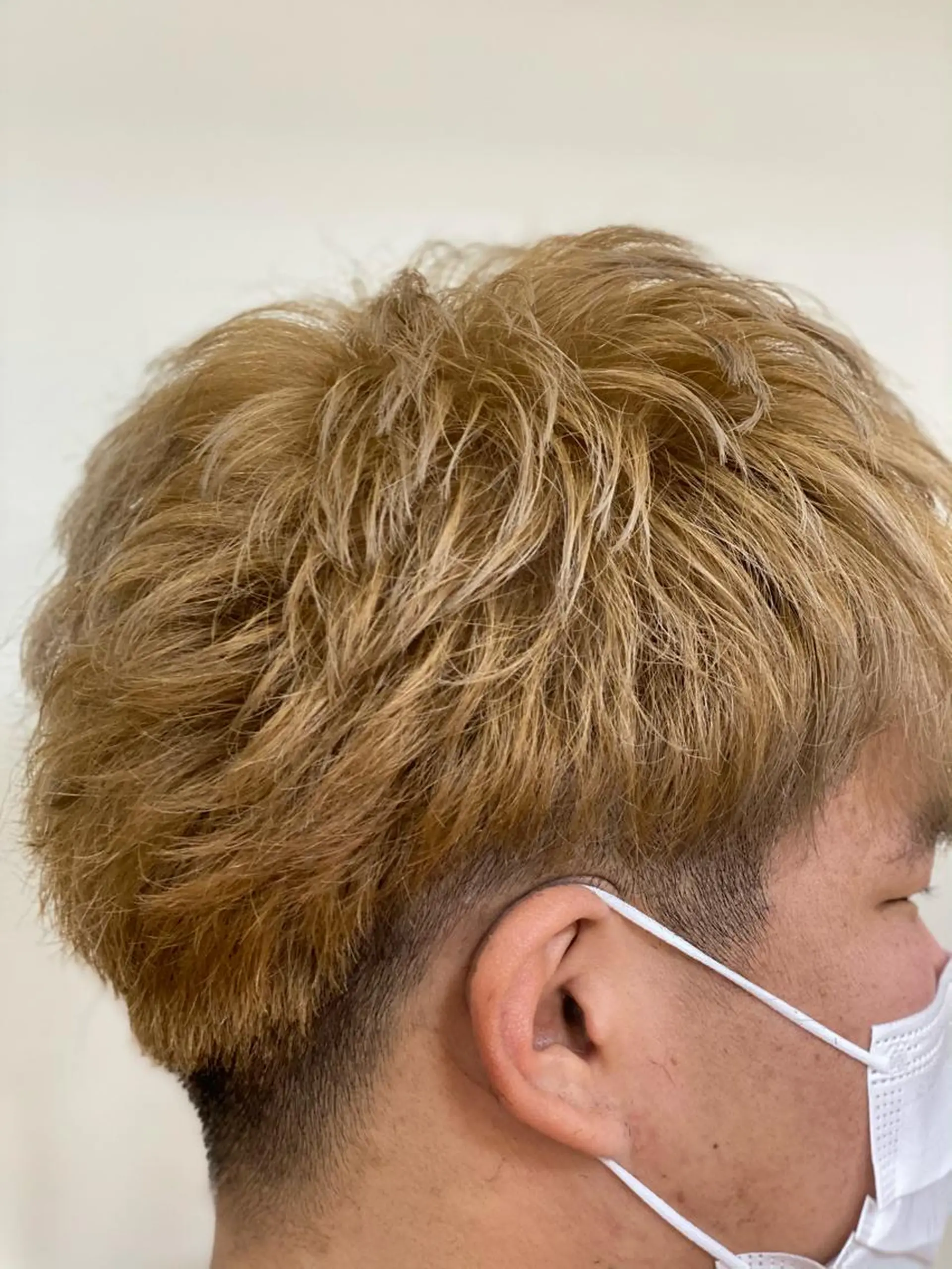 カラー SALOWIN栄 高須大貴のヘアスタイル