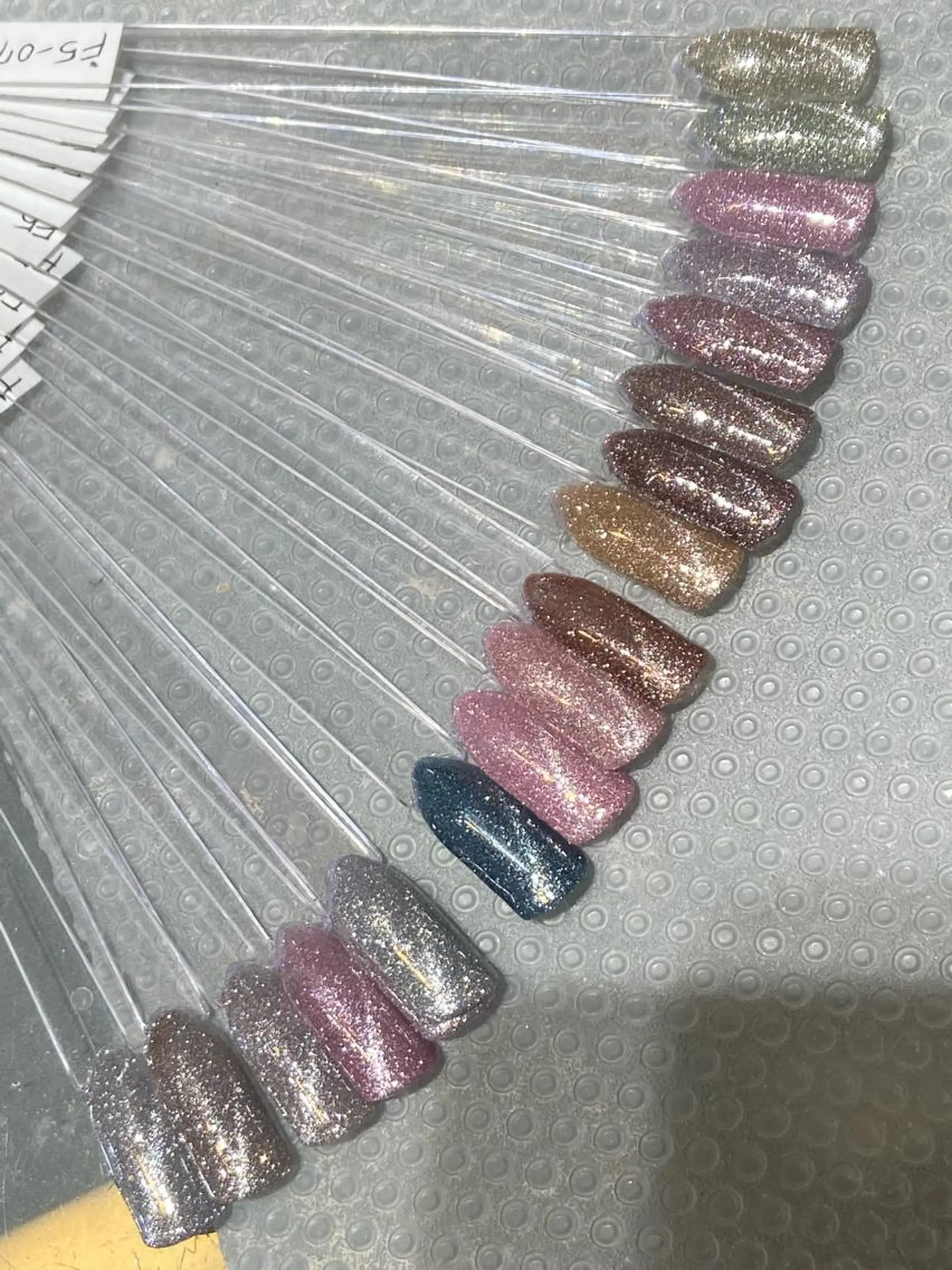 ネイル フラッシュネイル ジェルネイル マグネットネイル YUN 💅のネイルデザイン