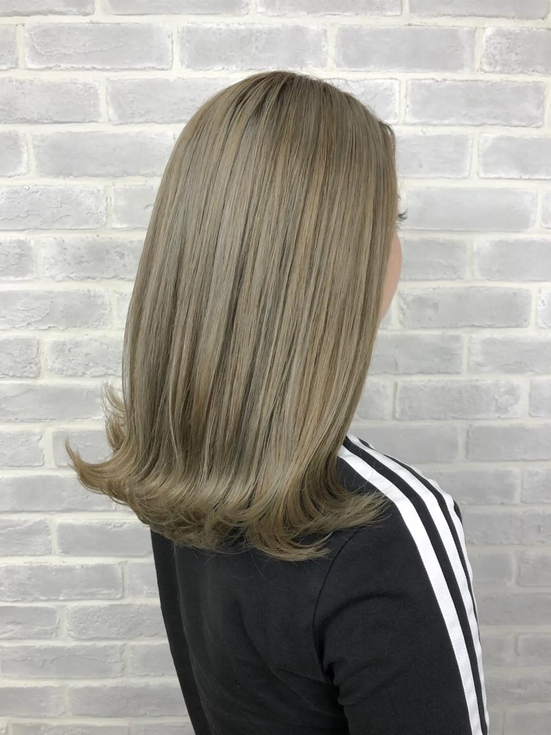 ミディアム 【透明感、艶髪】西村 有司のヘアスタイル