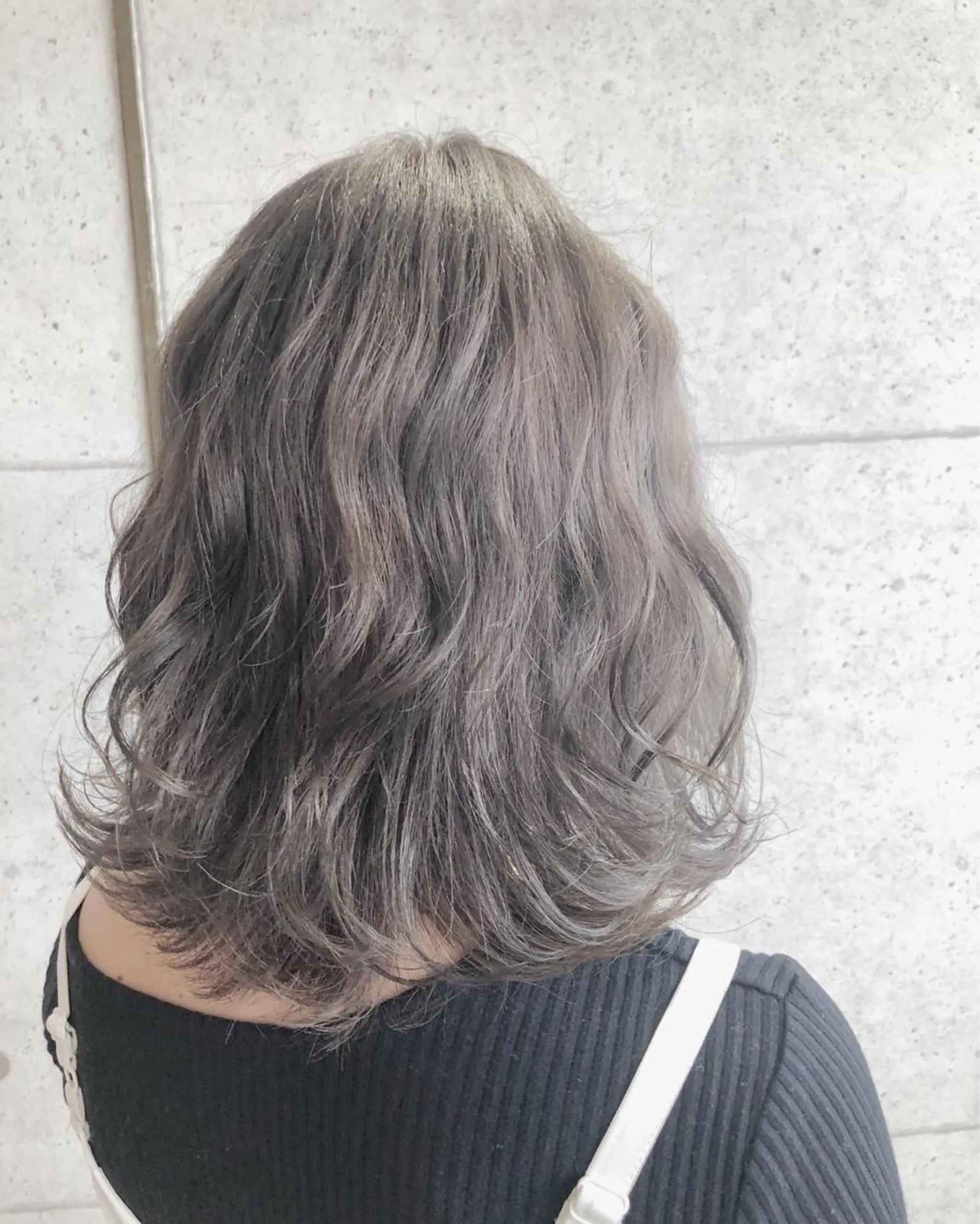 ミディアム カラー アッシュ アッシュグレー アッシュグレージュ グレージュ カット 福森 みずきのヘアスタイル