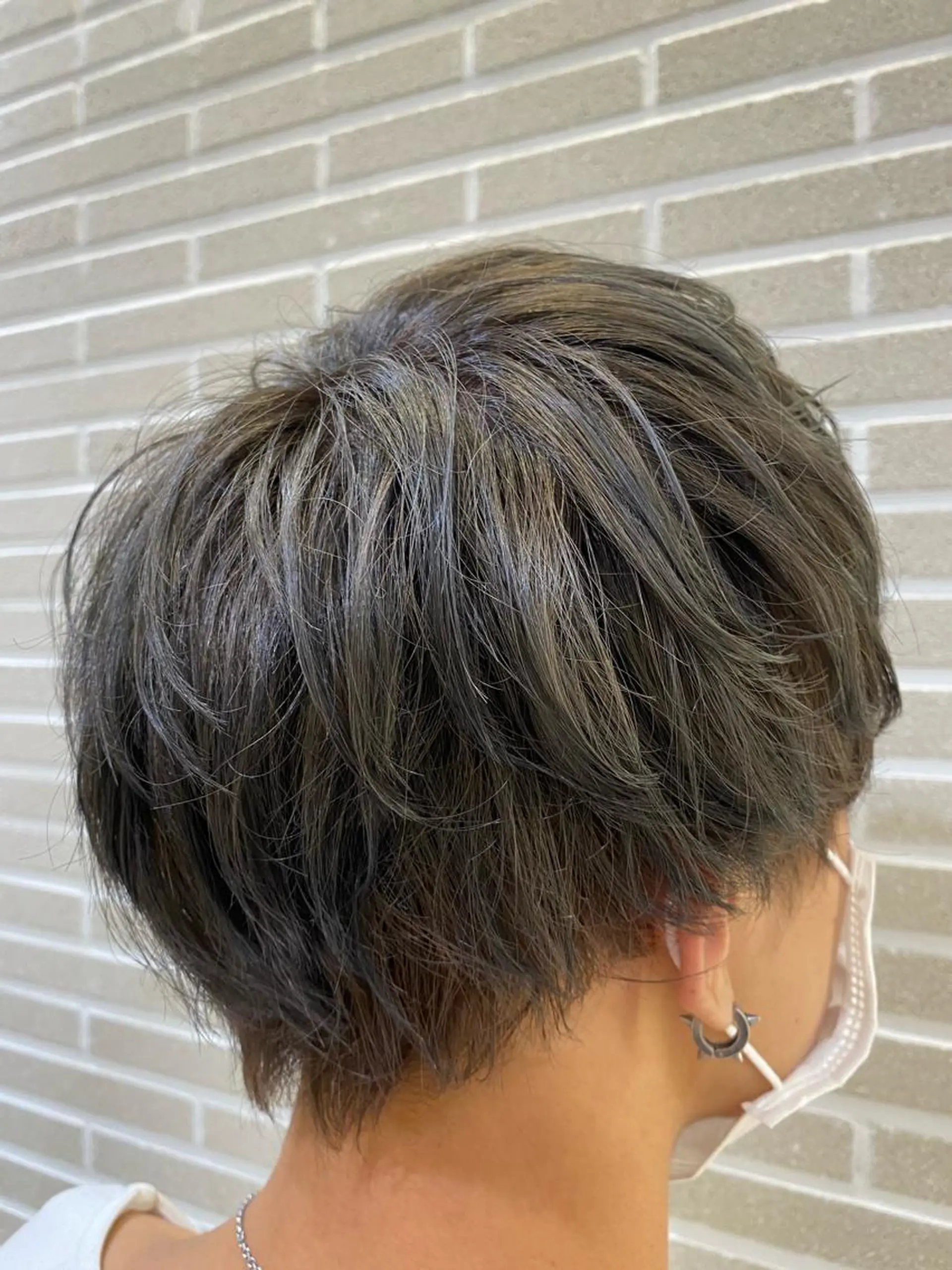ショート カラー メンズ メンズブリーチ ブリーチ グレージュ イルミナカラー カット ヘアカラー 赤本悠斗波巻きパーマ メンズパーマのヘアスタイル
