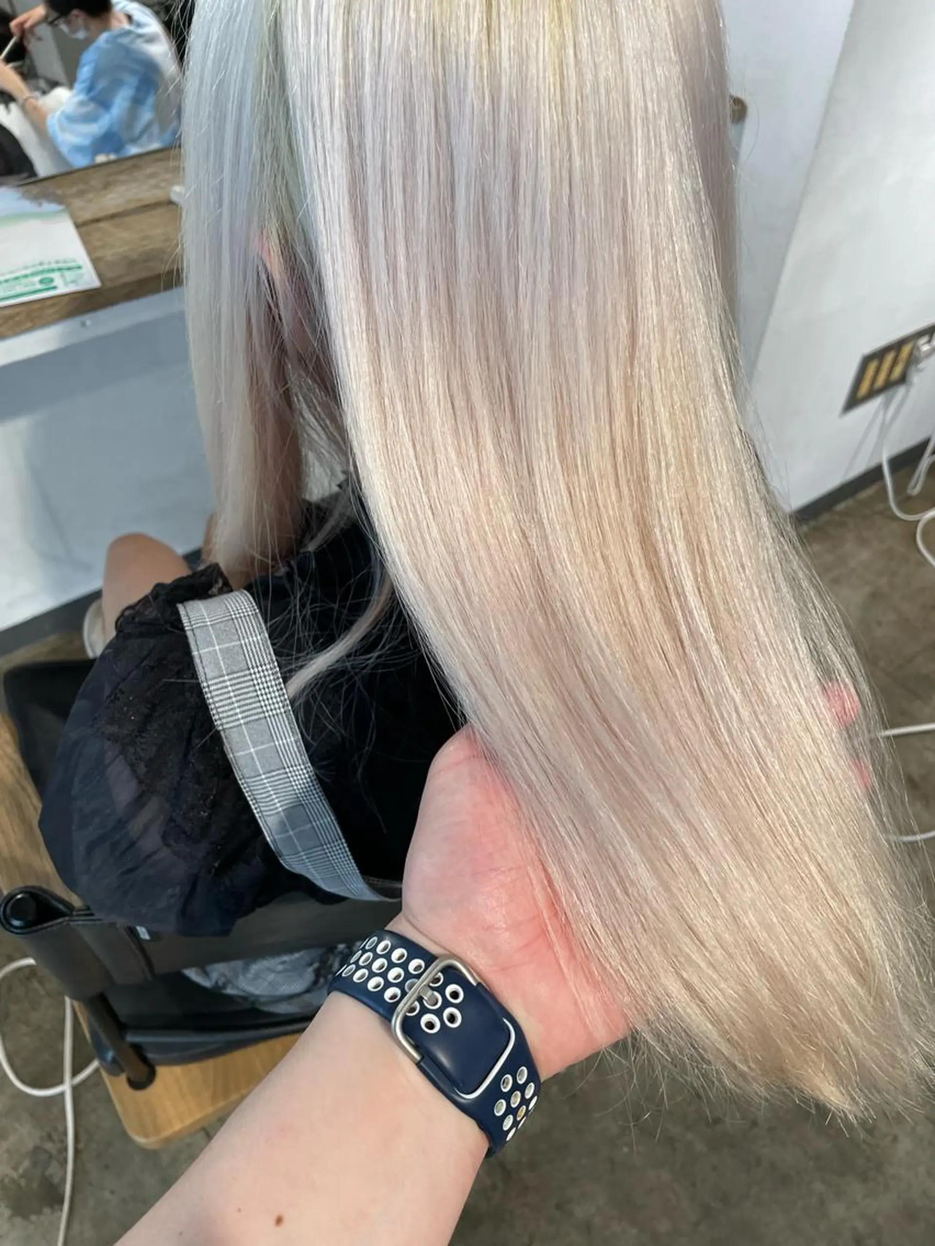 ロング カラー ベージュカラー ホワイトベージュ ヘアカラー トリートメント ハイトーン/レイヤー /ケアブリーチ石川治のヘアスタイル