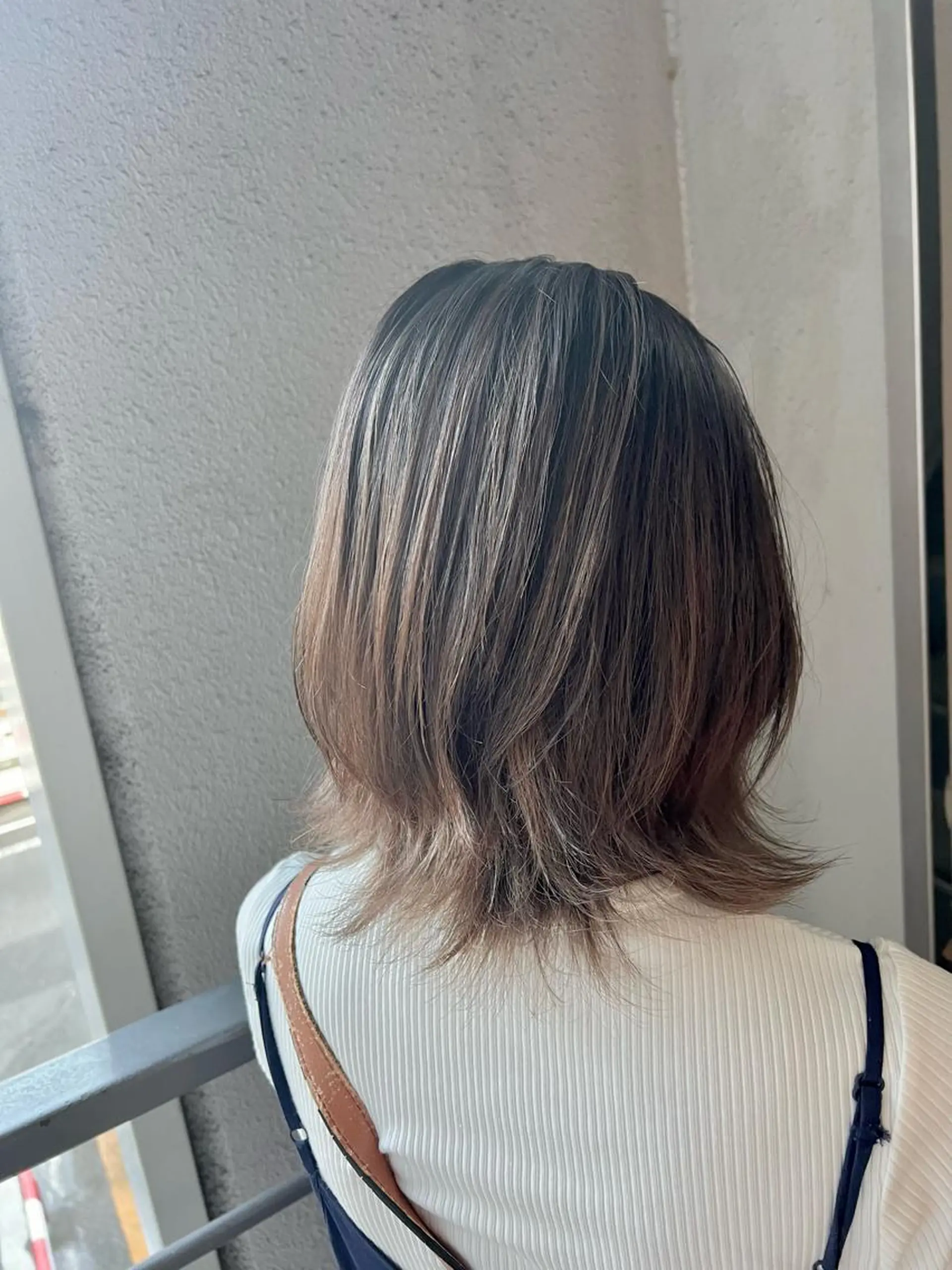 ミディアム カラー ベージュカラー 外ハネヘア カット ヘアカラー トリートメント Kazu .Kのヘアスタイル