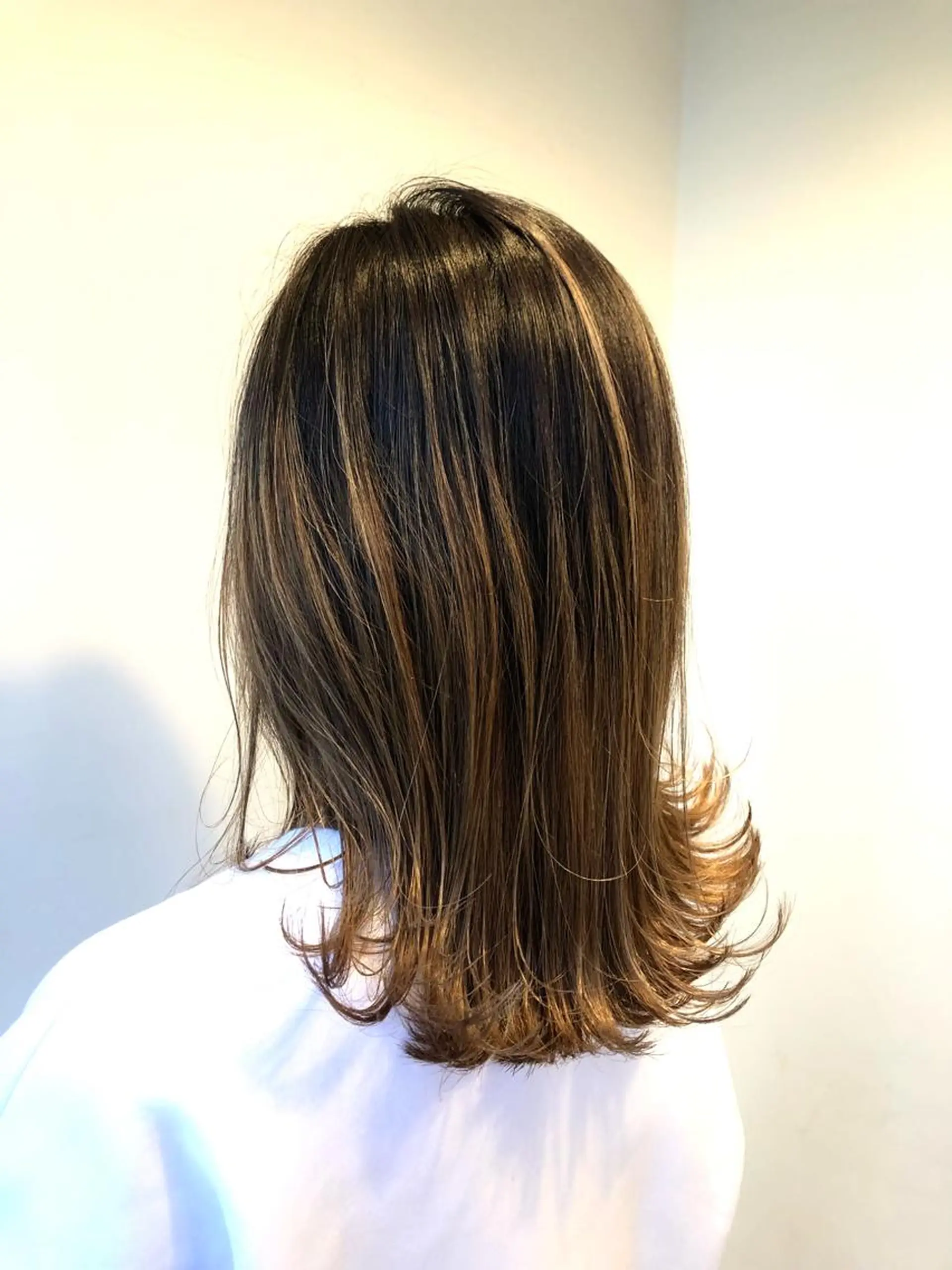 ミディアム カラー 岩谷 愛依のヘアスタイル