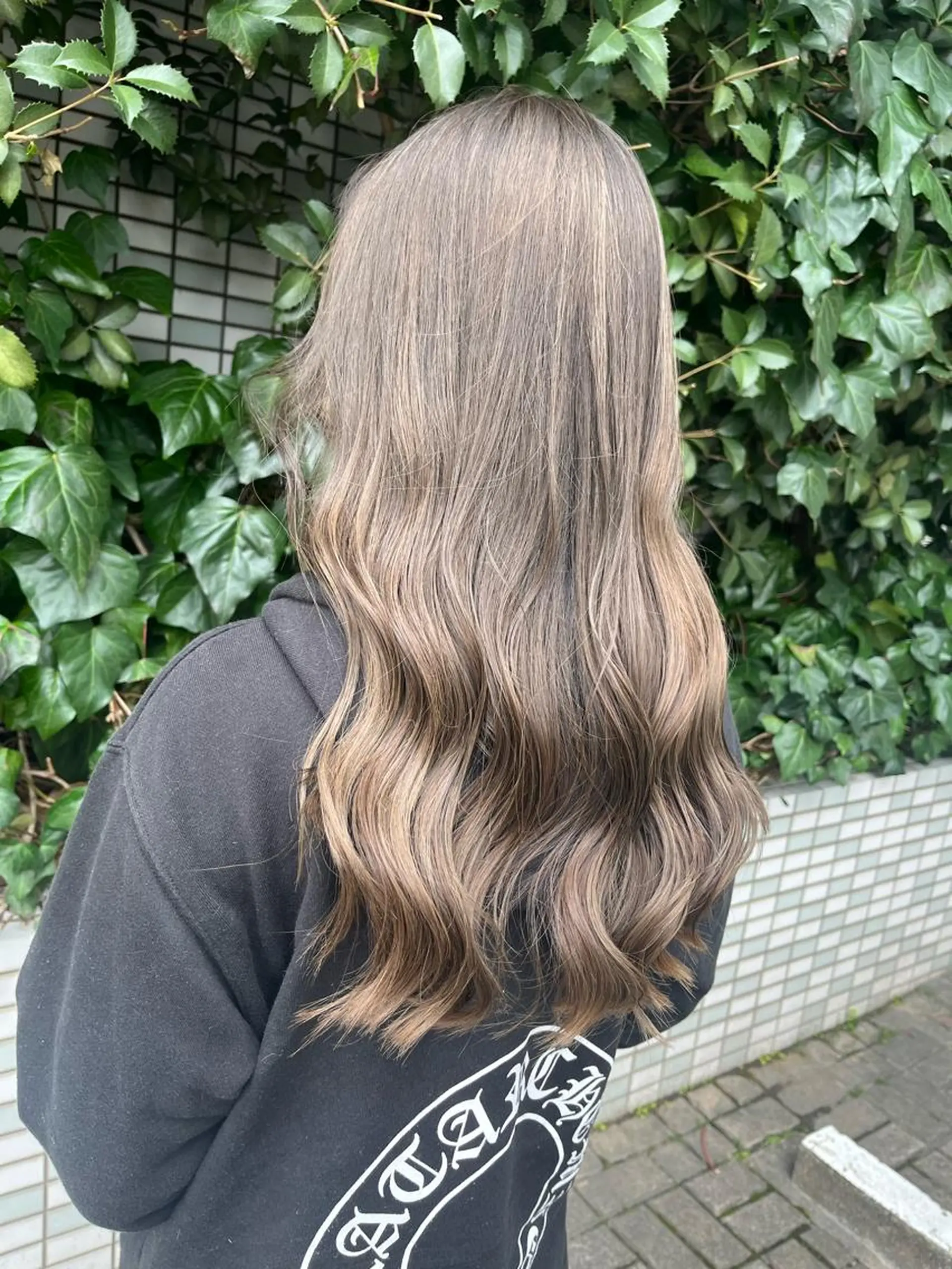 ロング カラー グレージュ IMARI /のヘアスタイル