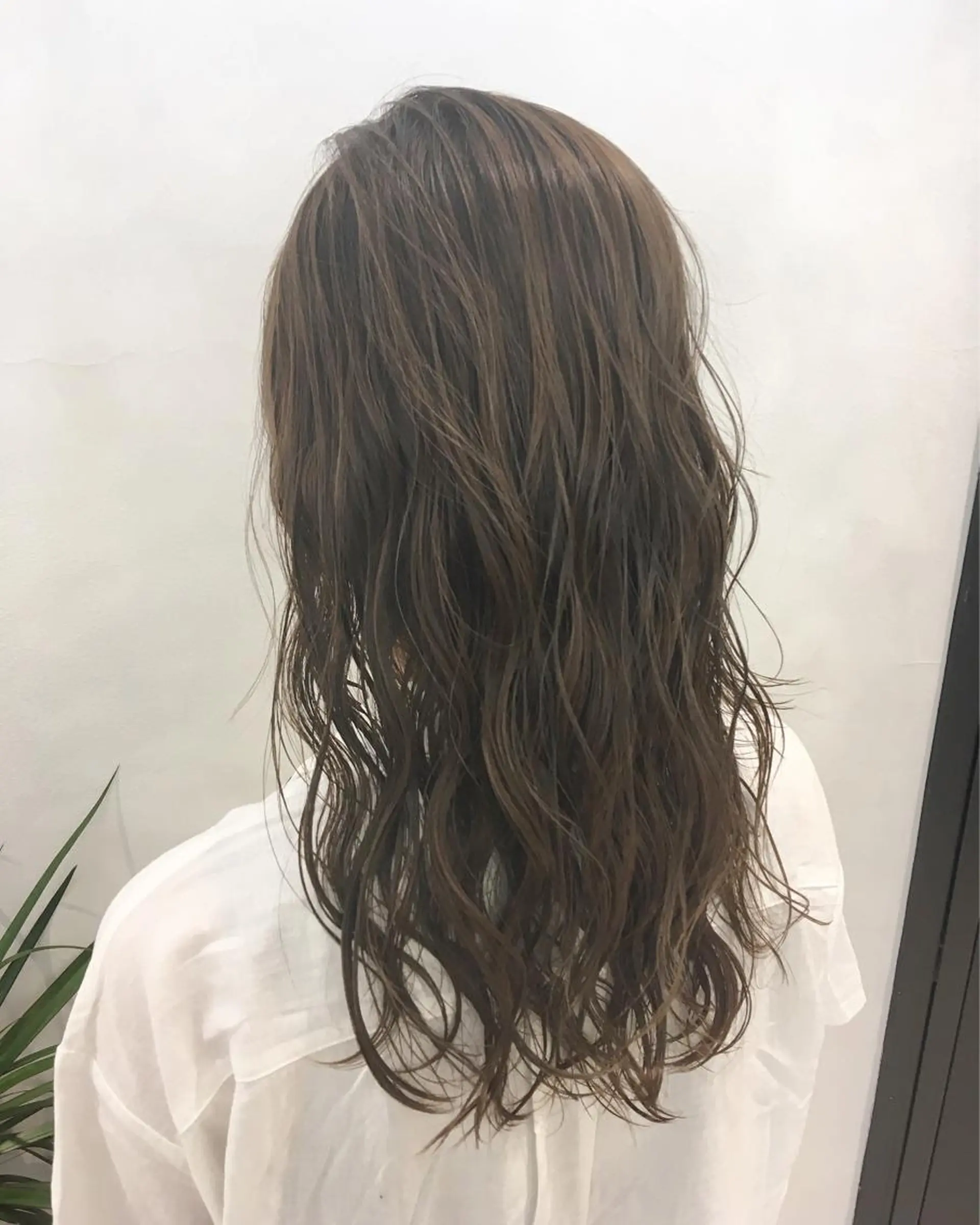 セミロング カラー ヘアアレンジ アッシュ ベージュカラー ブリーチ ハイトーンカラー ブリーチなしカラー エグチ アキラのヘアスタイル