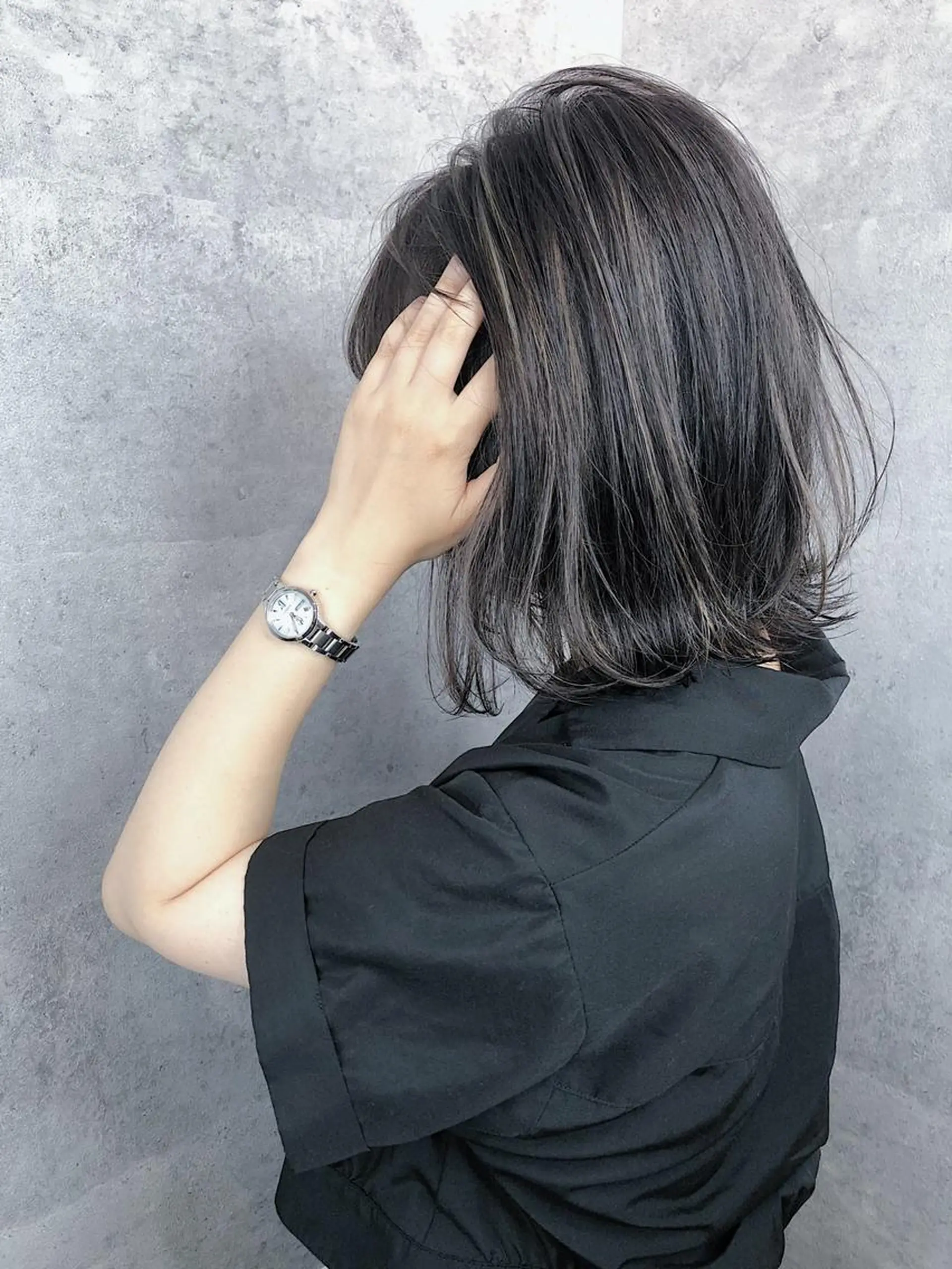 ミディアム カラー _WHITE 天王寺のヘアスタイル