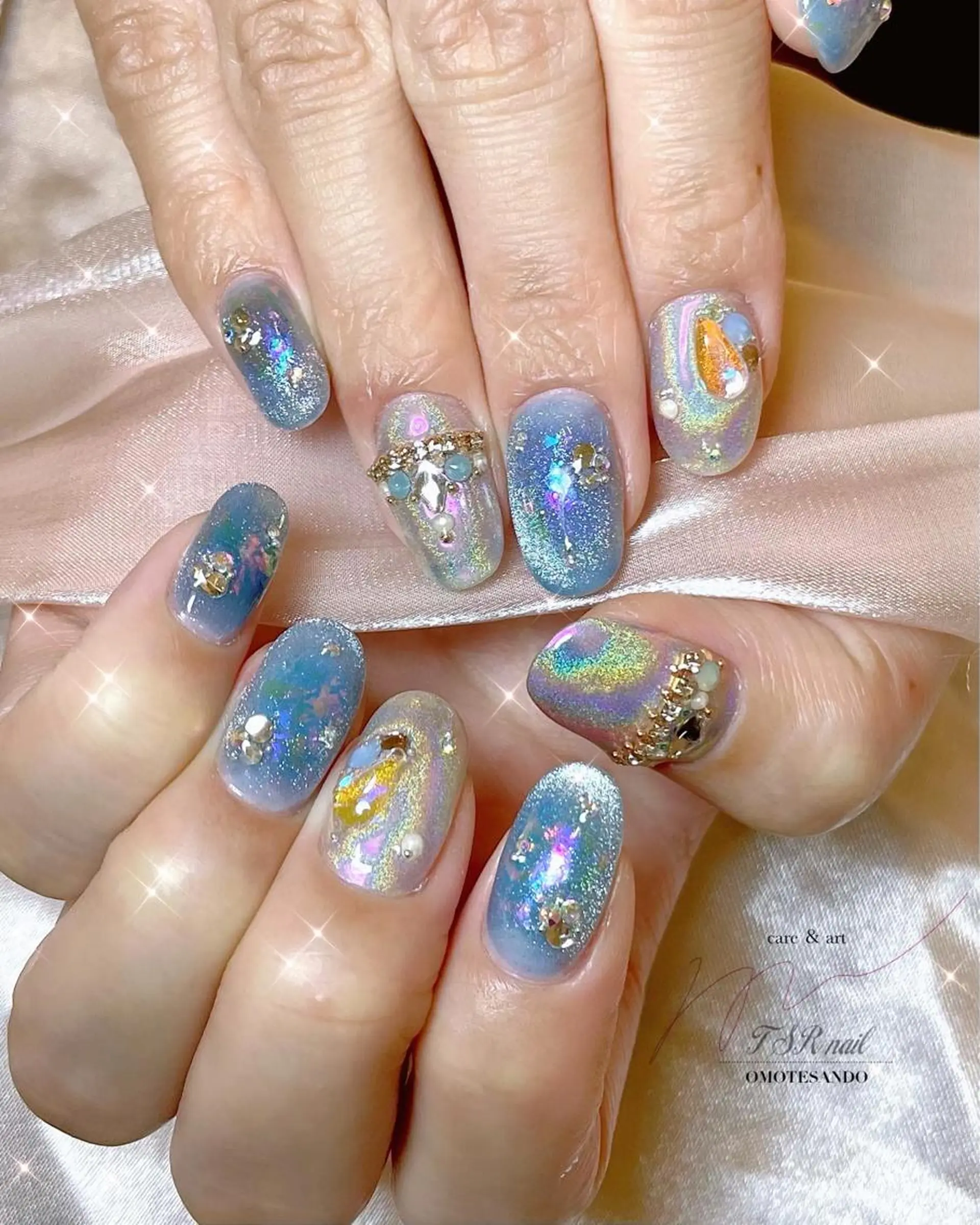 ネイル アートネイル ブルー チークネイル ドット フレンチネイル ハンドネイル ハンドケア 爪咲 りり花のネイルデザイン