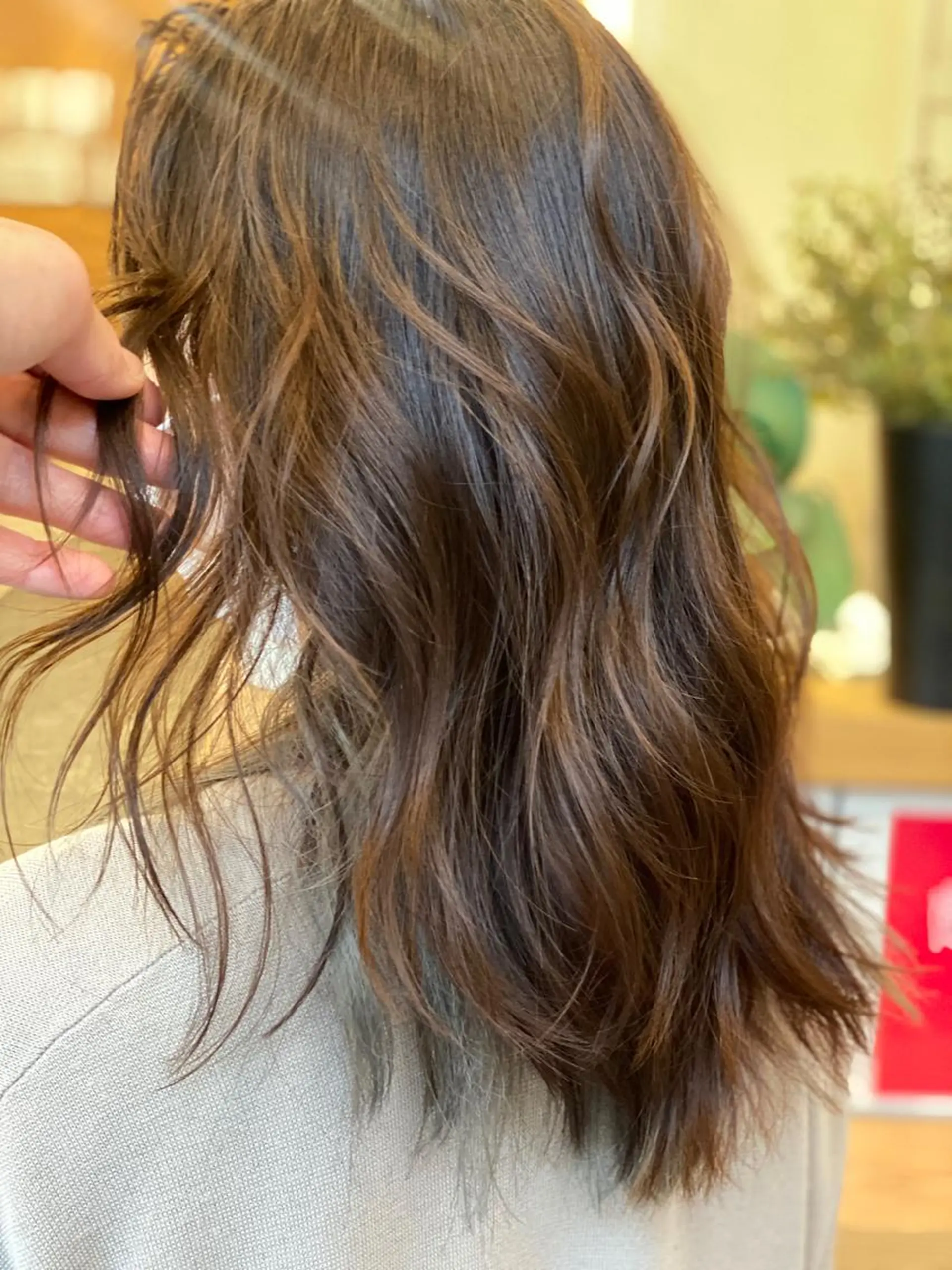 ミディアム レイヤーカット WHALE hair × beautyのマツエク・マツパデザイン